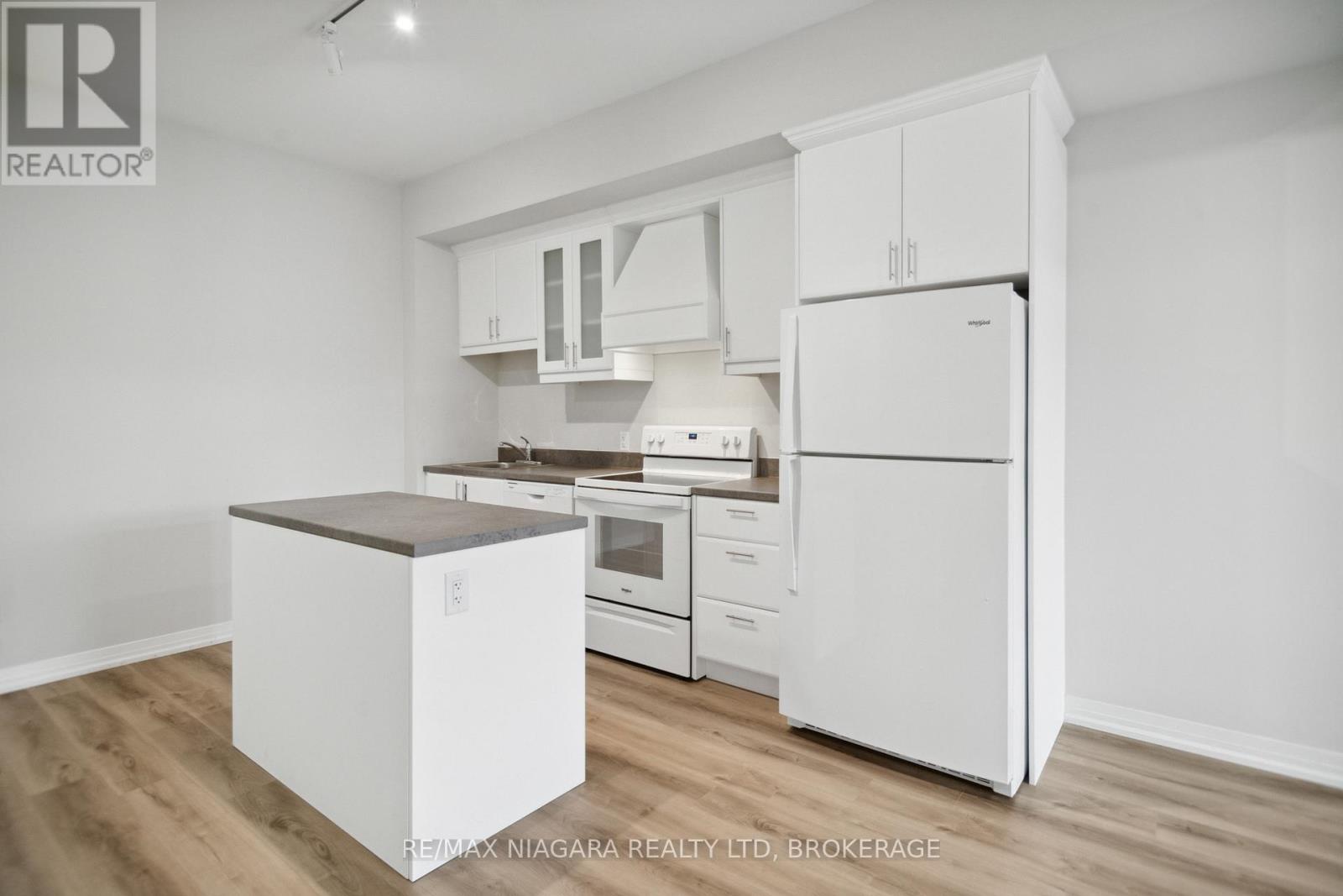443 - 50 Herrick Avenue, St. Catharines, Ontario  L2P 2S4 - Photo 3 - X13511660