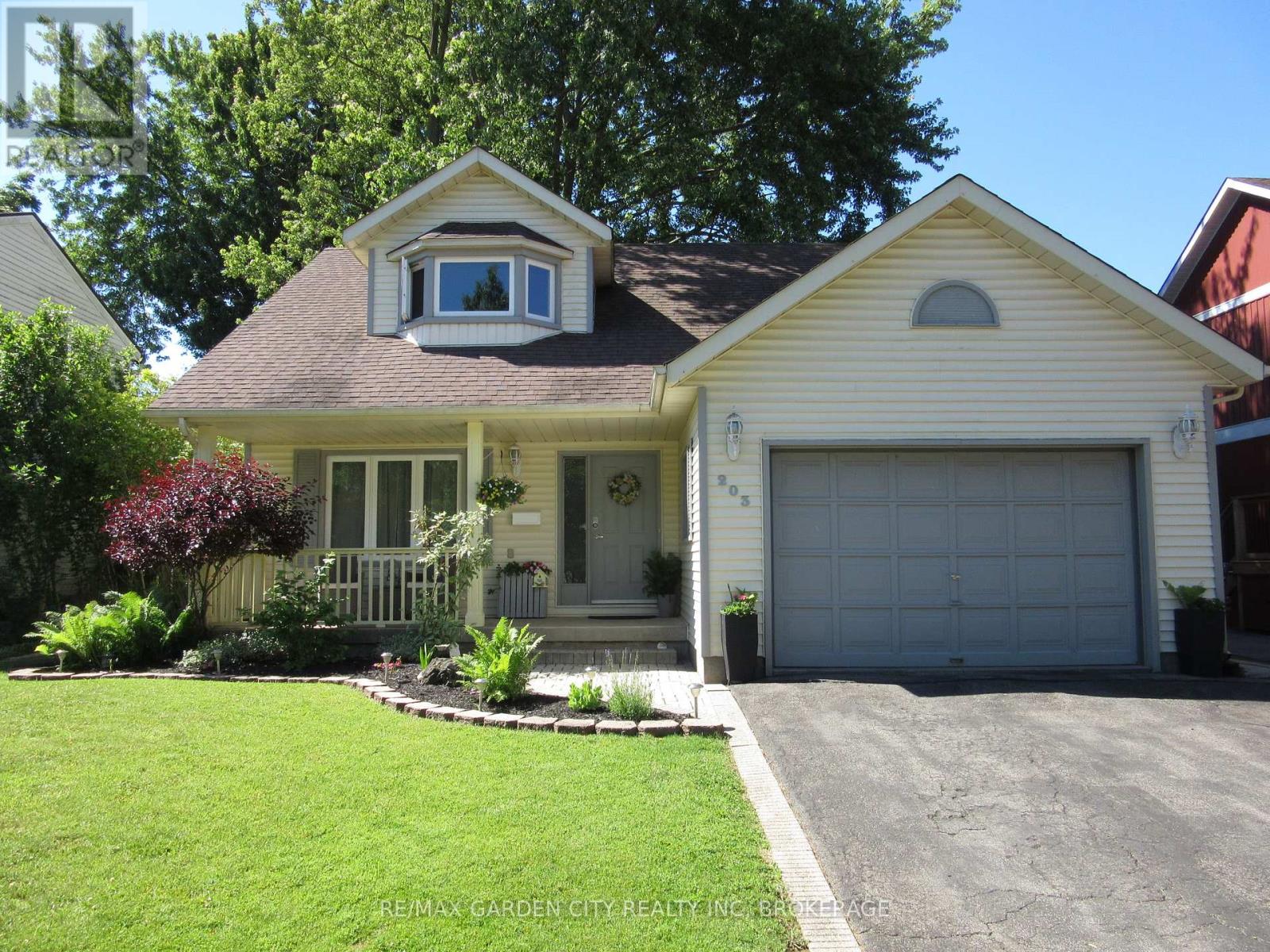203 Leaside Drive, Welland, Ontario  L3C 6N4 - Photo 2 - X13512012