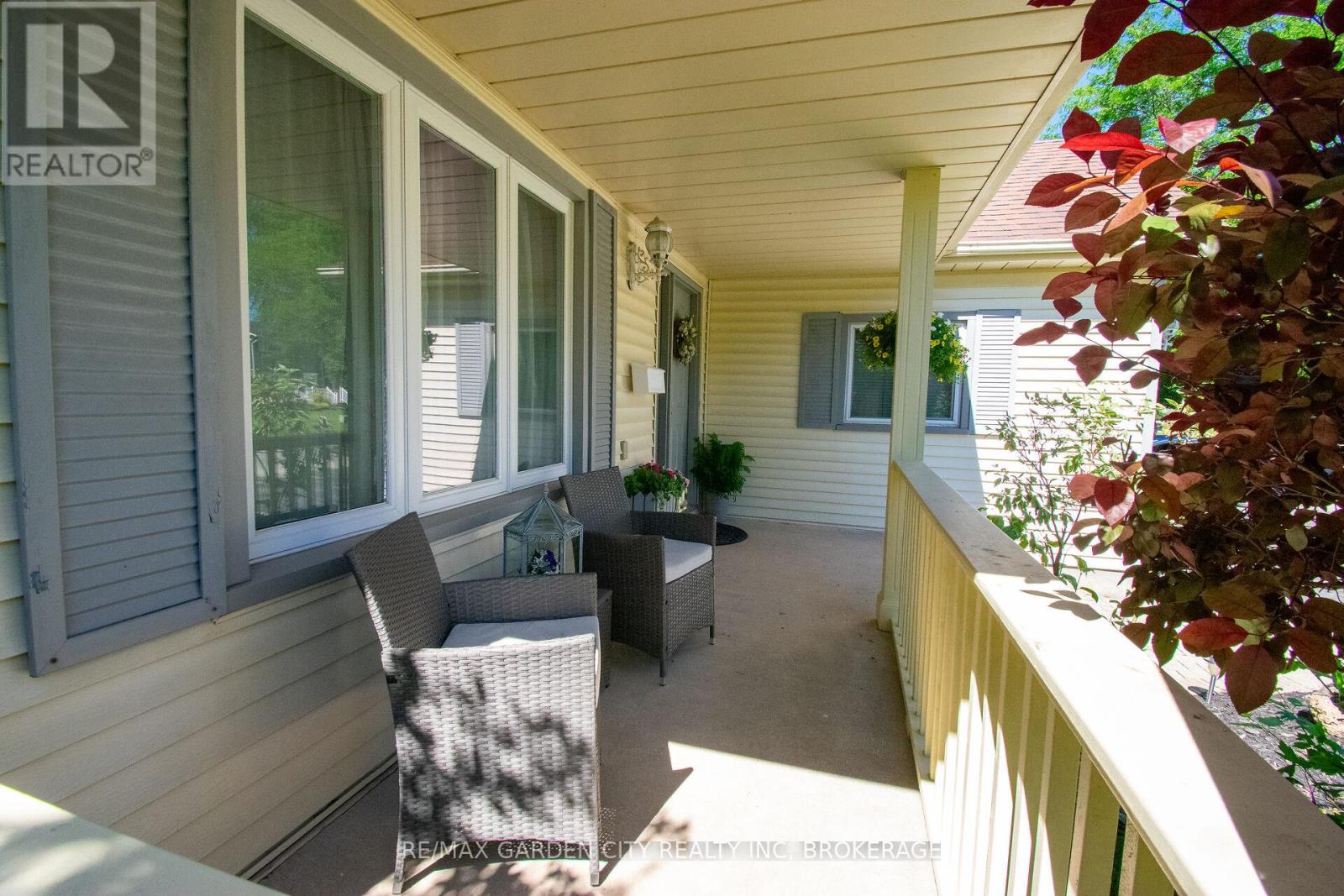 203 Leaside Drive, Welland, Ontario  L3C 6N4 - Photo 5 - X13512012