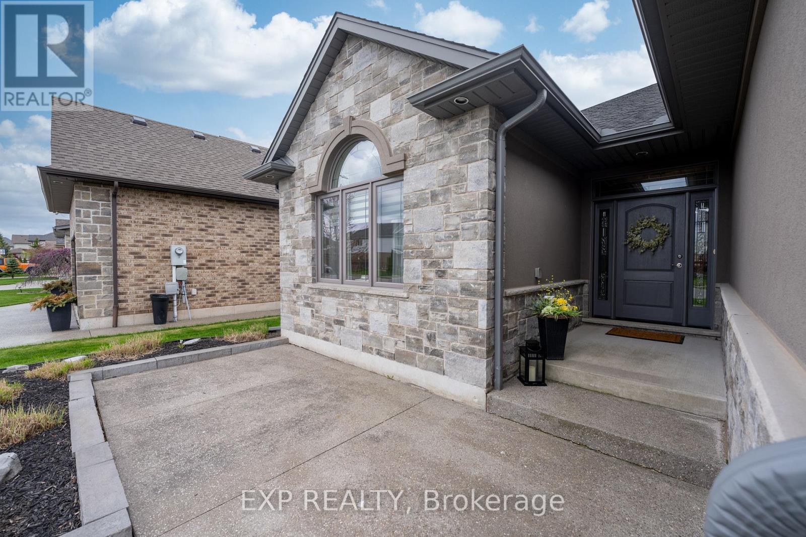 8736 Angie Drive, Niagara Falls, Ontario  L2H 0H9 - Photo 5 - X13512626