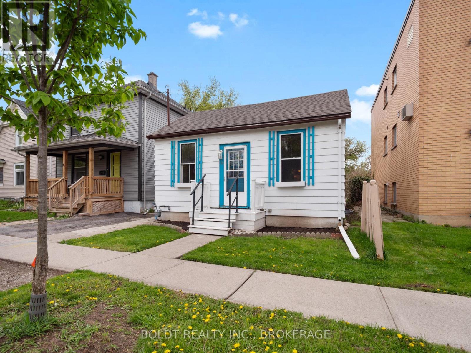 78 Maple Street, St. Catharines, Ontario  L2R 2B2 - Photo 2 - X13505766