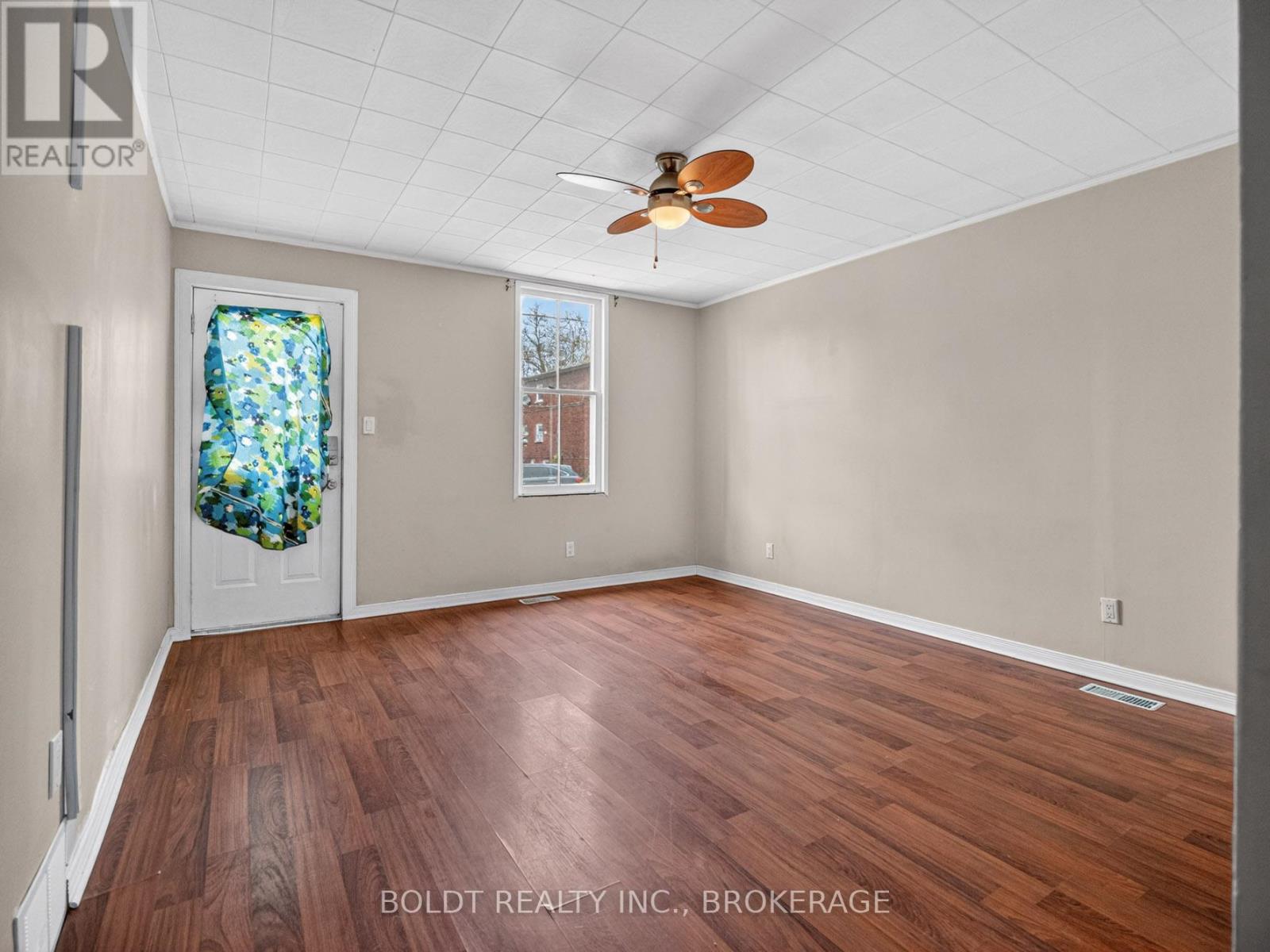 78 Maple Street, St. Catharines, Ontario  L2R 2B2 - Photo 4 - X13505766