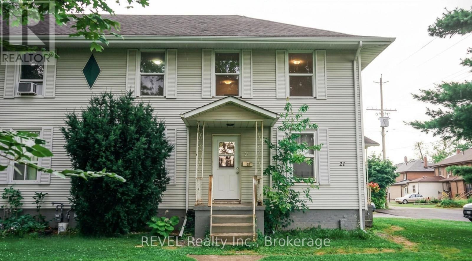 UPPER - 21 PLYMOUTH ROAD, Welland, Ontario