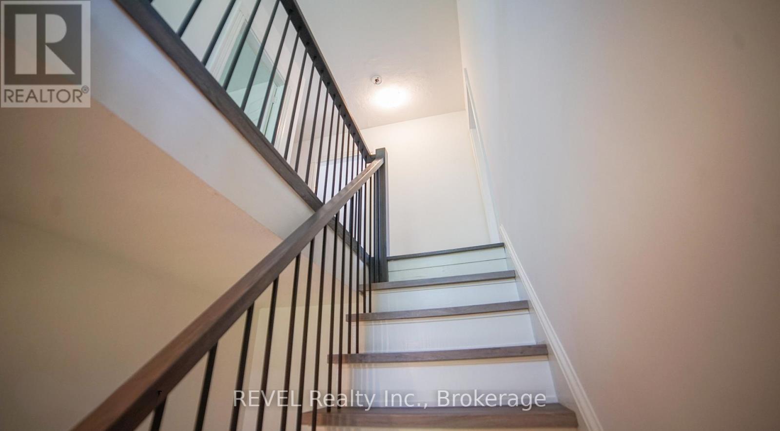 Upper - 21 Plymouth Road, Welland, Ontario  L3B 3C4 - Photo 4 - X13513926