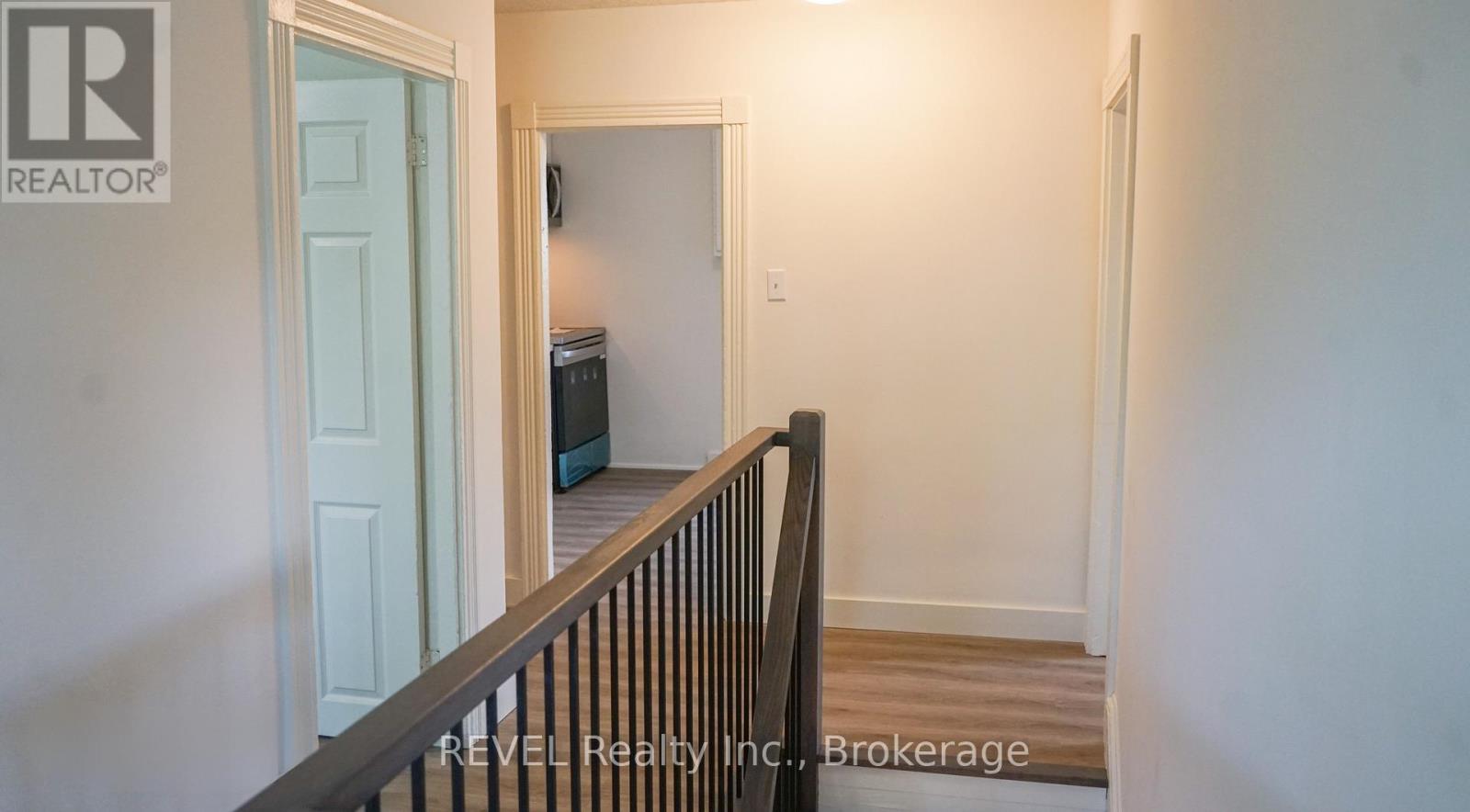 Upper - 21 Plymouth Road, Welland, Ontario  L3B 3C4 - Photo 5 - X13513926