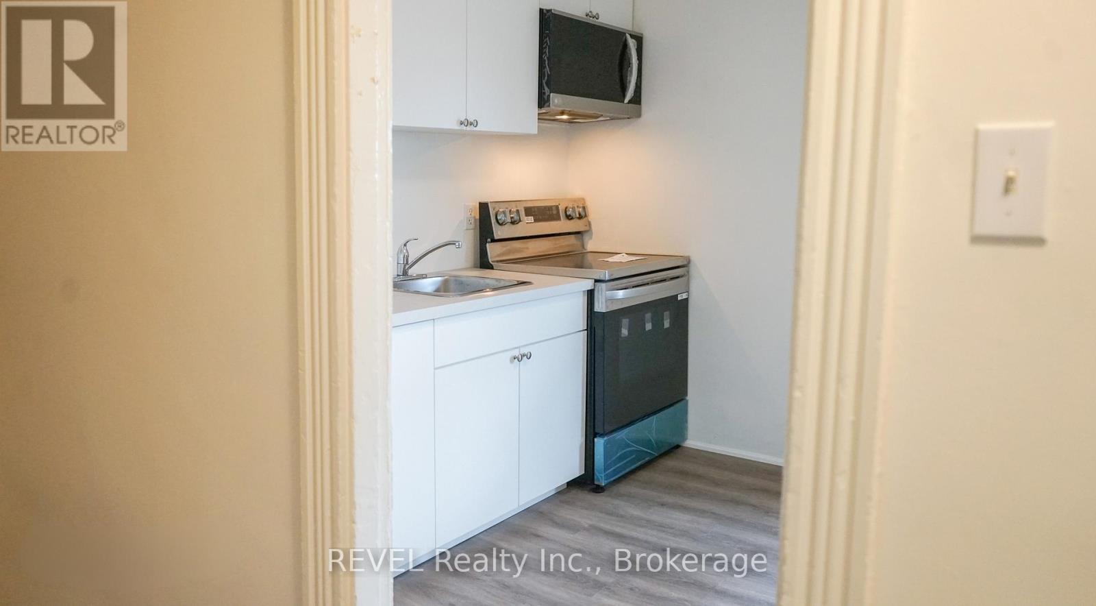 Upper - 21 Plymouth Road, Welland, Ontario  L3B 3C4 - Photo 6 - X13513926