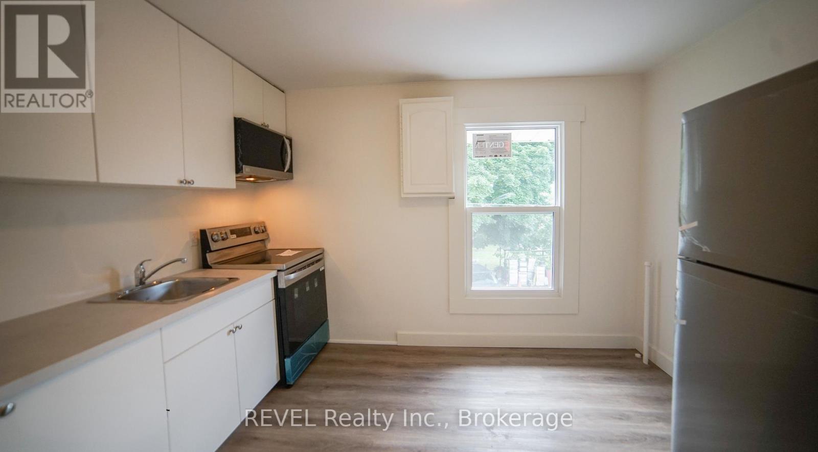 Upper - 21 Plymouth Road, Welland, Ontario  L3B 3C4 - Photo 7 - X13513926