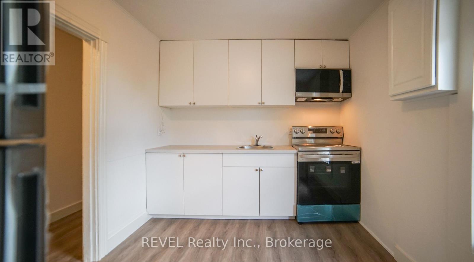 Upper - 21 Plymouth Road, Welland, Ontario  L3B 3C4 - Photo 8 - X13513926