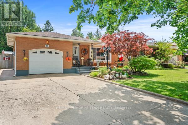 33 MEADOWBROOK CRESCENT, St. Catharines, Ontario