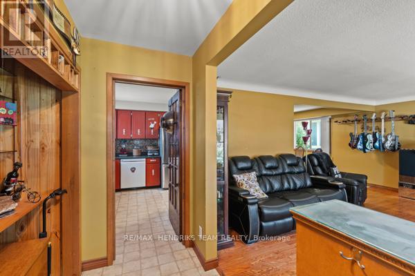 33 Meadowbrook Crescent, St. Catharines, Ontario  L2M 7G8 - Photo 6 - X13515764