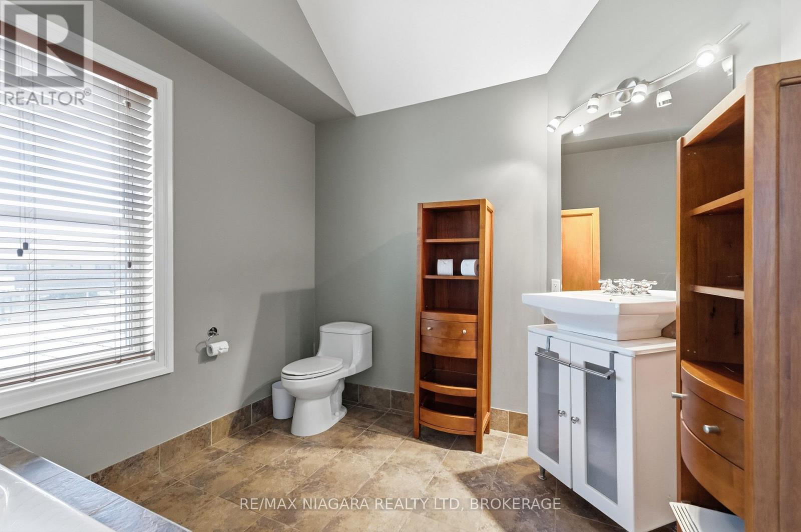 291 Vine Street, St. Catharines, Ontario  L2M 4T4 - Photo 30 - X13517320
