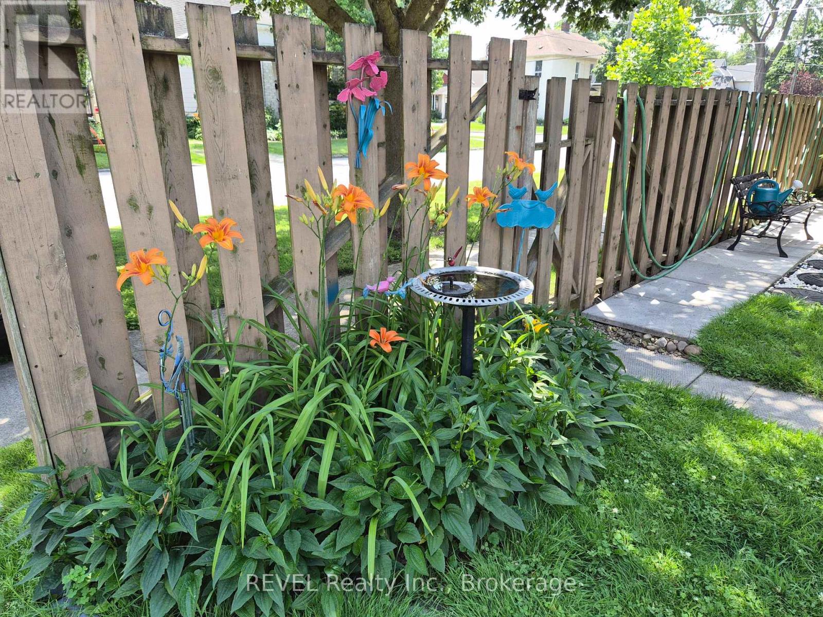 10 Wiley Street, St. Catharines, Ontario  L2R 4E5 - Photo 3 - X13517750