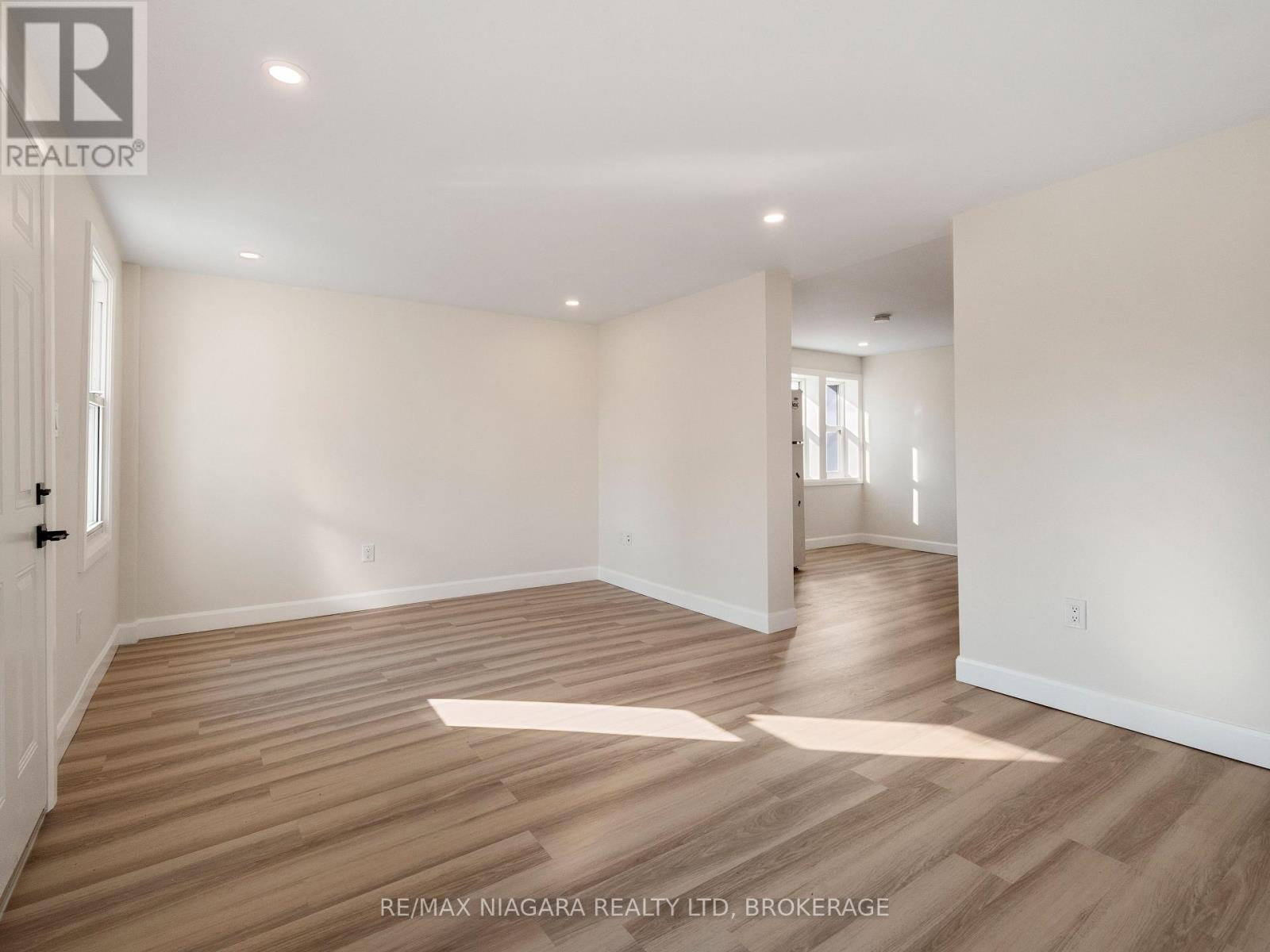 1 - 132 Waterloo Street, Fort Erie, Ontario  L2A 3K2 - Photo 2 - X13518222