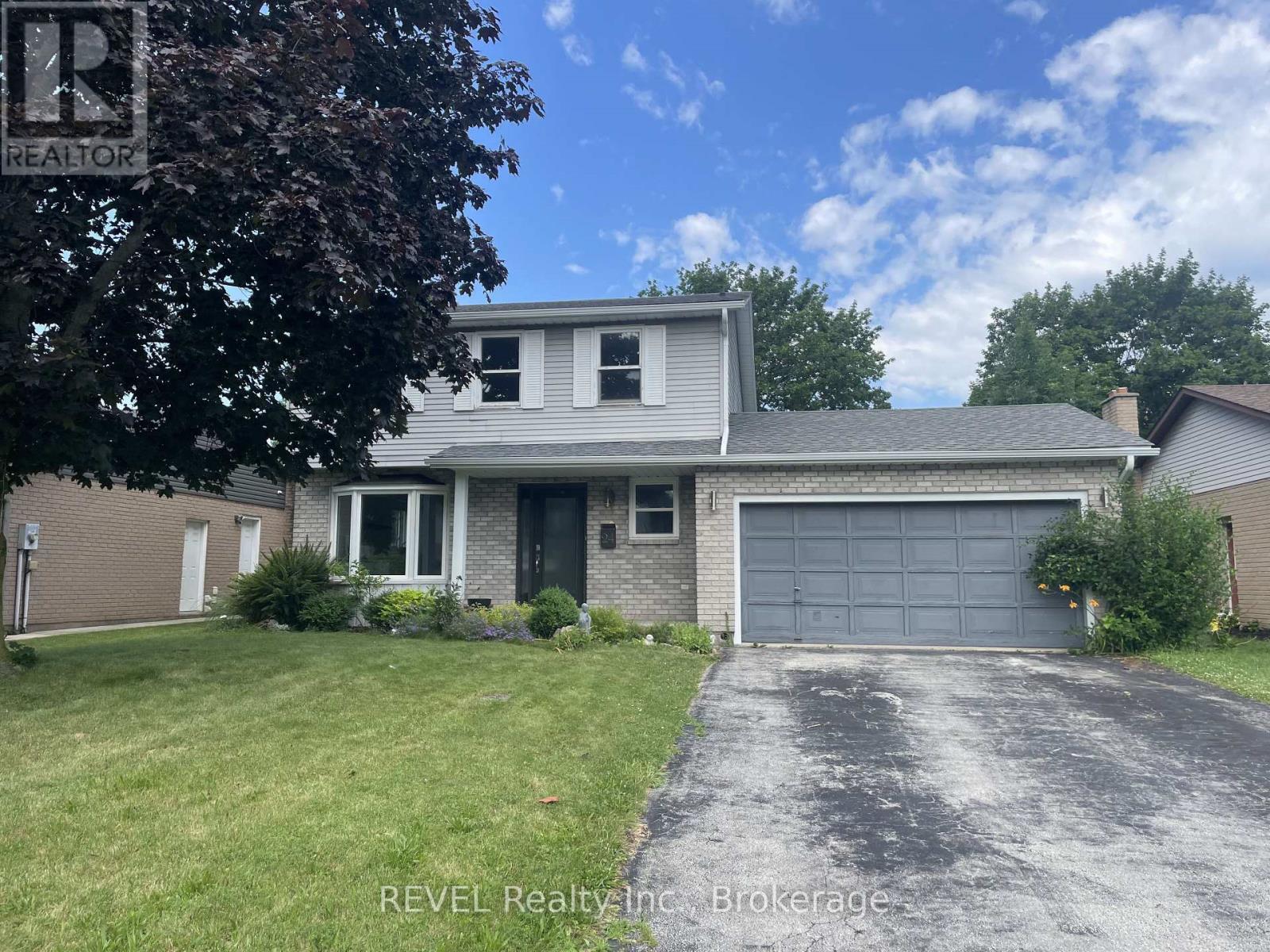 24 REMBRANDT DRIVE, Grimsby, Ontario