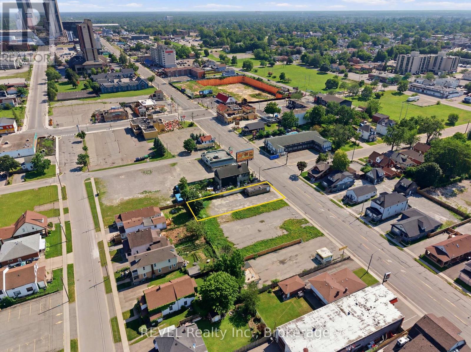 5784 Stanley Avenue, Niagara Falls, Ontario  L2G 3X7 - Photo 3 - X13520458