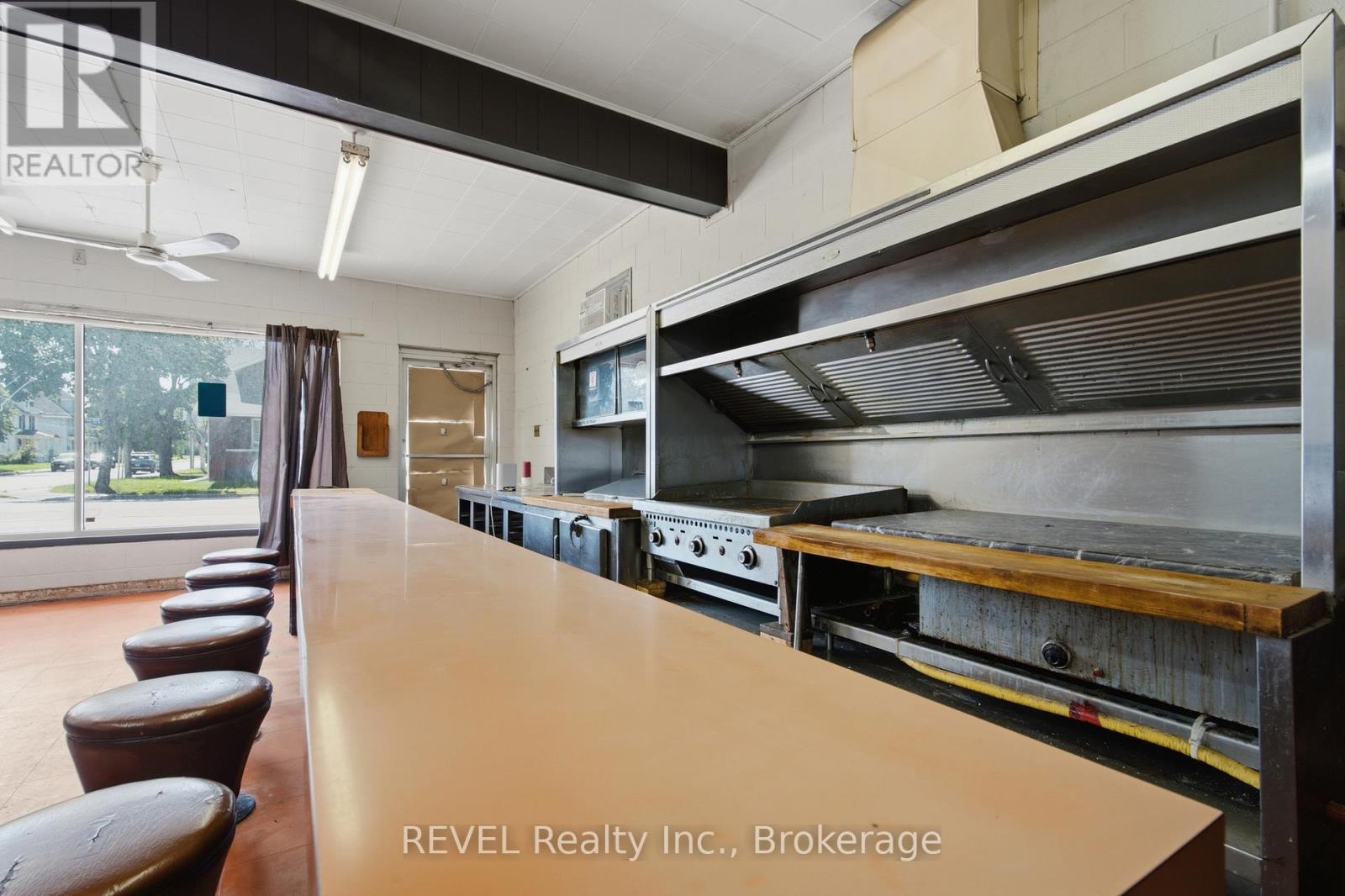 5784 Stanley Avenue, Niagara Falls, Ontario  L2G 3X7 - Photo 6 - X13520458