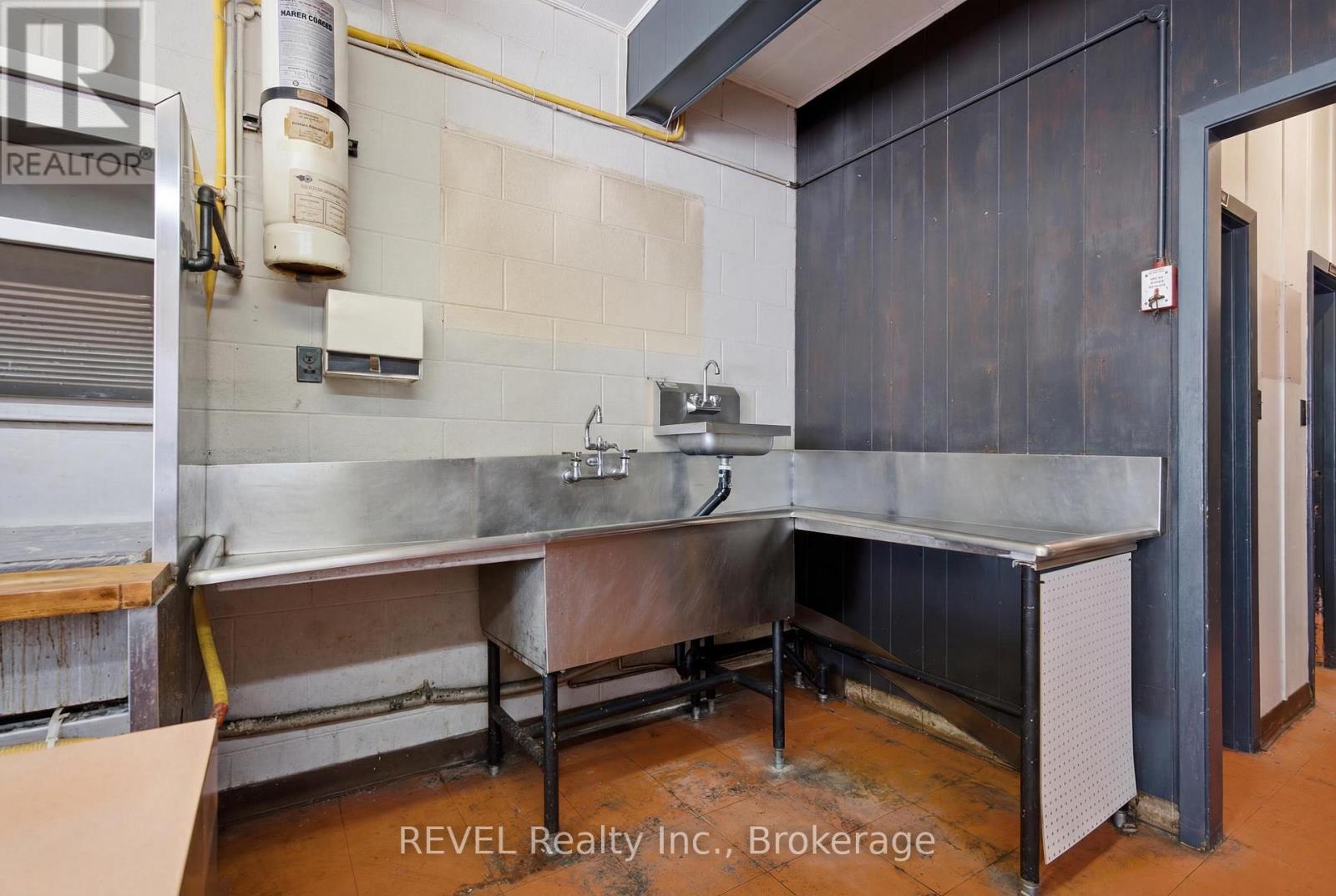 5784 Stanley Avenue, Niagara Falls, Ontario  L2G 3X7 - Photo 7 - X13520458