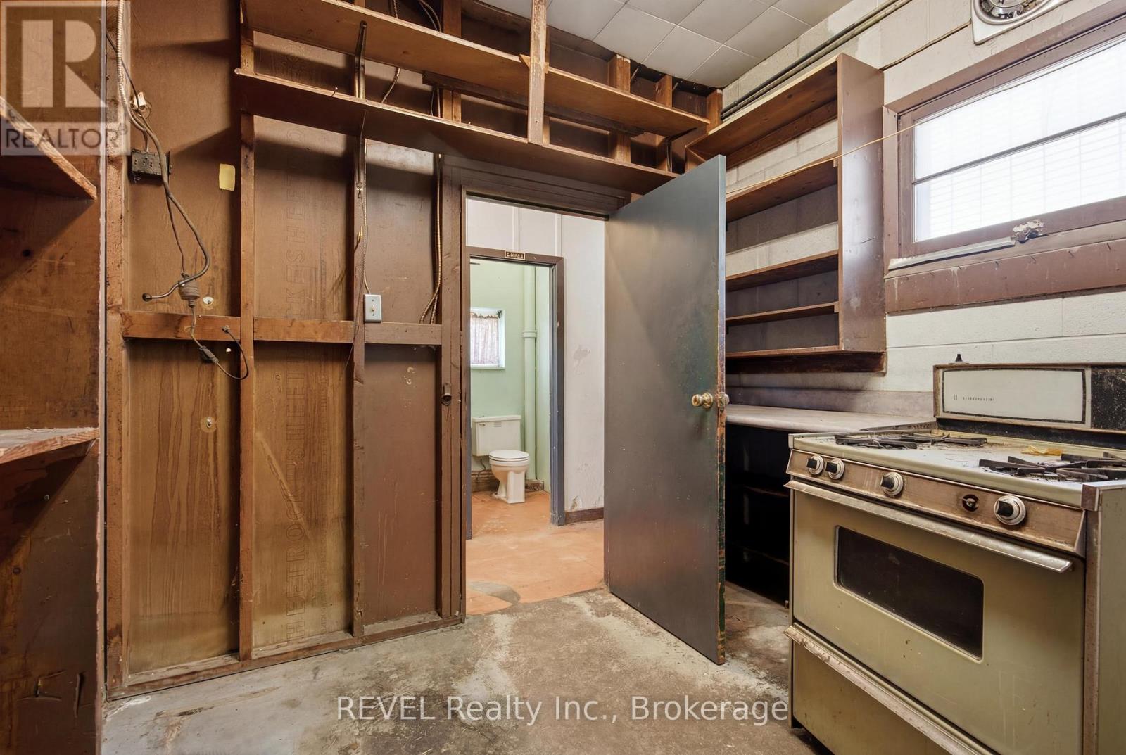 5784 Stanley Avenue, Niagara Falls, Ontario  L2G 3X7 - Photo 8 - X13520458