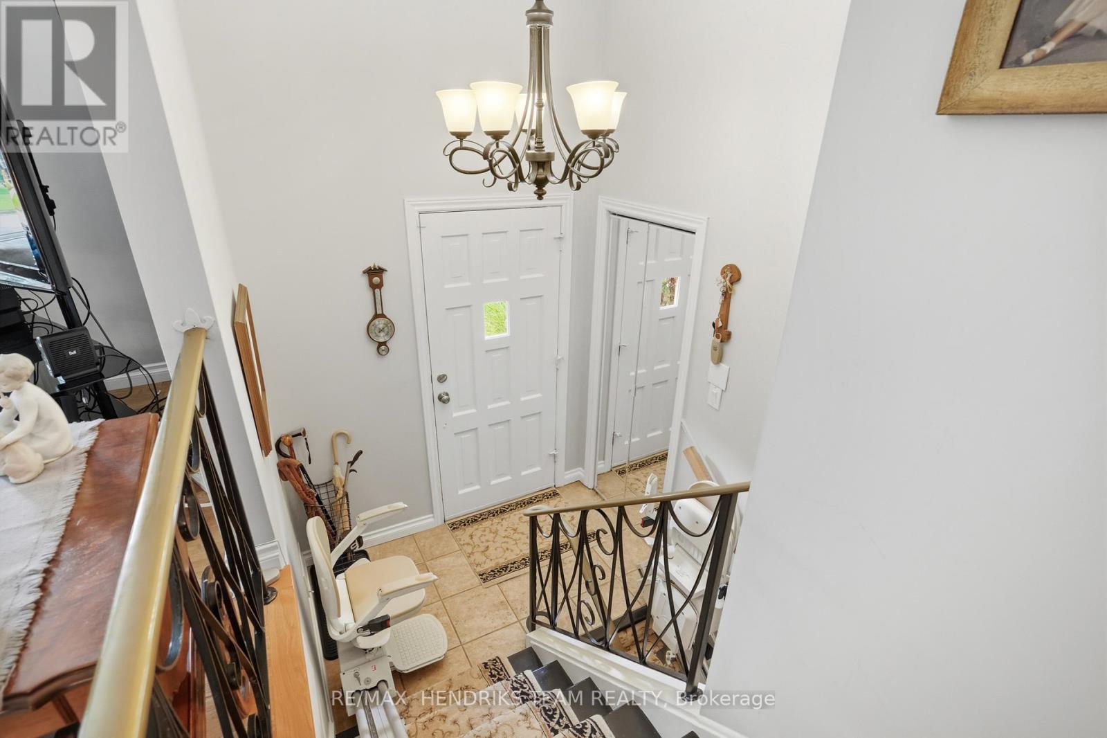 8 Tudor Gate Place, St. Catharines, Ontario  L2M 1K6 - Photo 4 - X13520696
