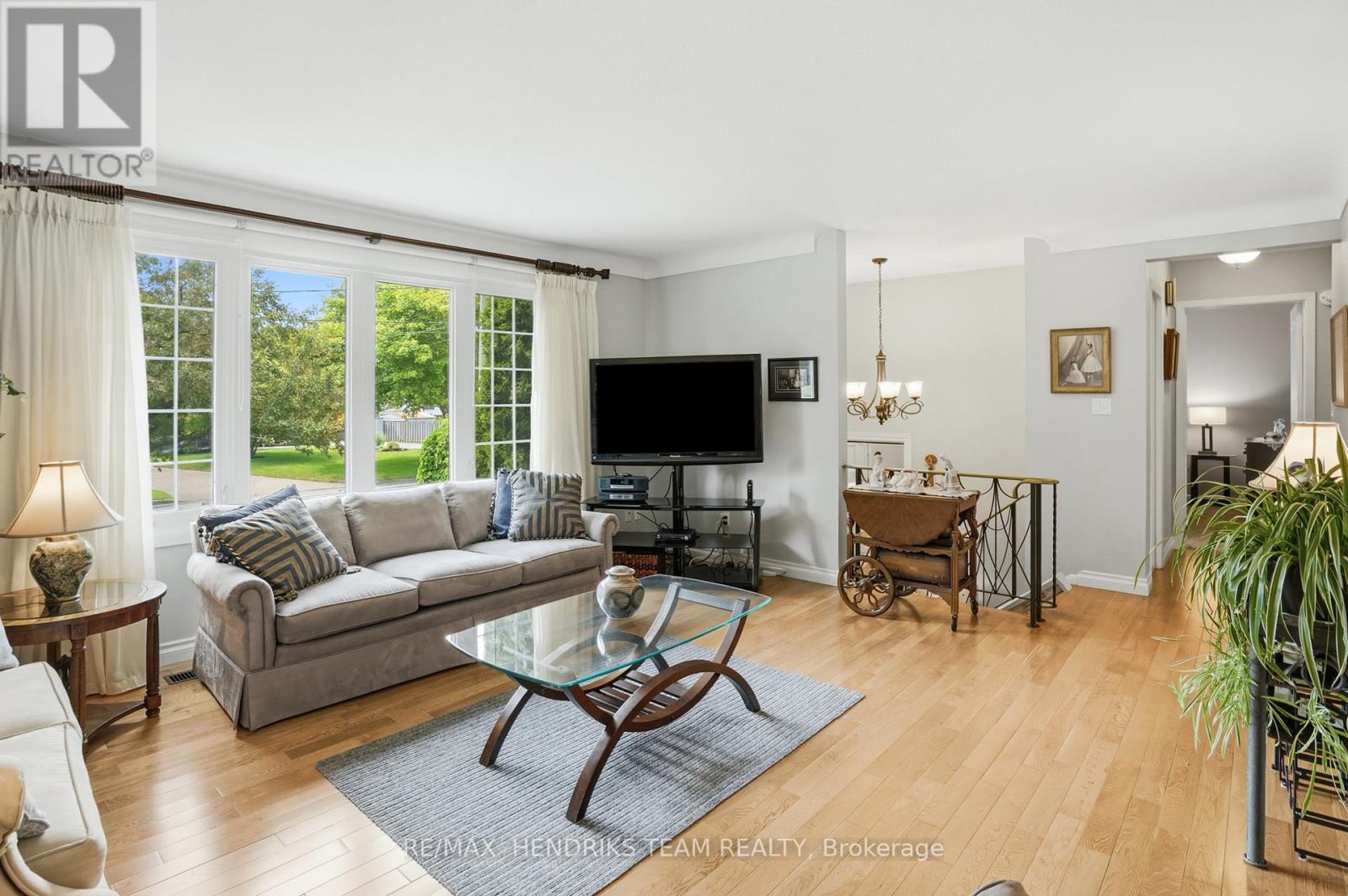 8 Tudor Gate Place, St. Catharines, Ontario  L2M 1K6 - Photo 7 - X13520696