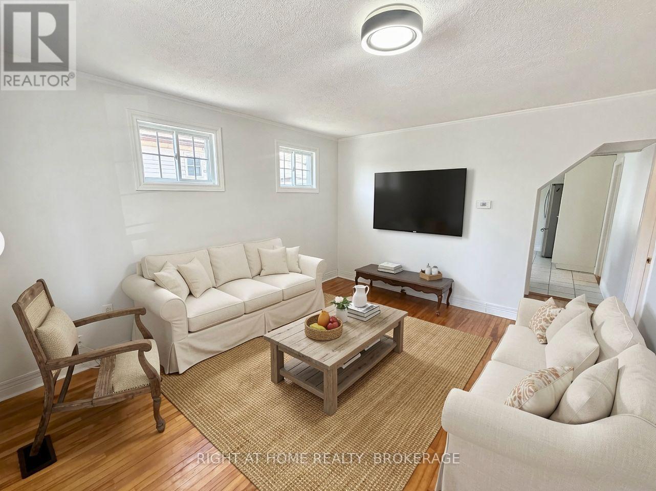 44 Cumming Street, St. Catharines, Ontario  L2S 1H9 - Photo 3 - X13522326