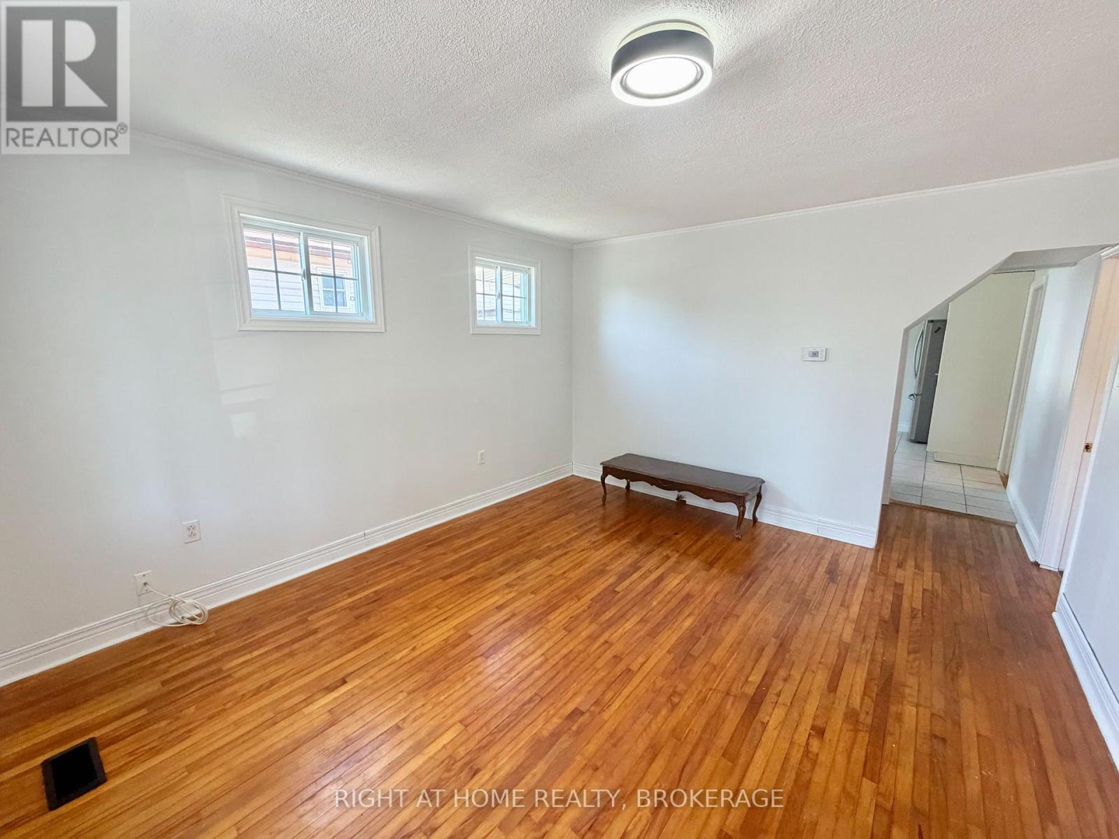 44 Cumming Street, St. Catharines, Ontario  L2S 1H9 - Photo 4 - X13522326