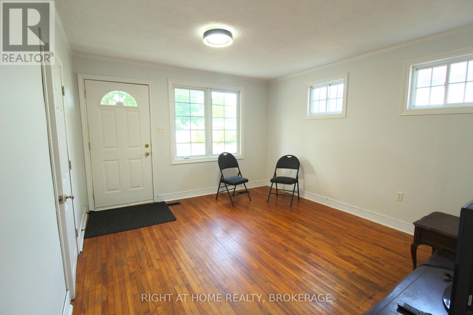 44 Cumming Street, St. Catharines, Ontario  L2S 1H9 - Photo 5 - X13522326