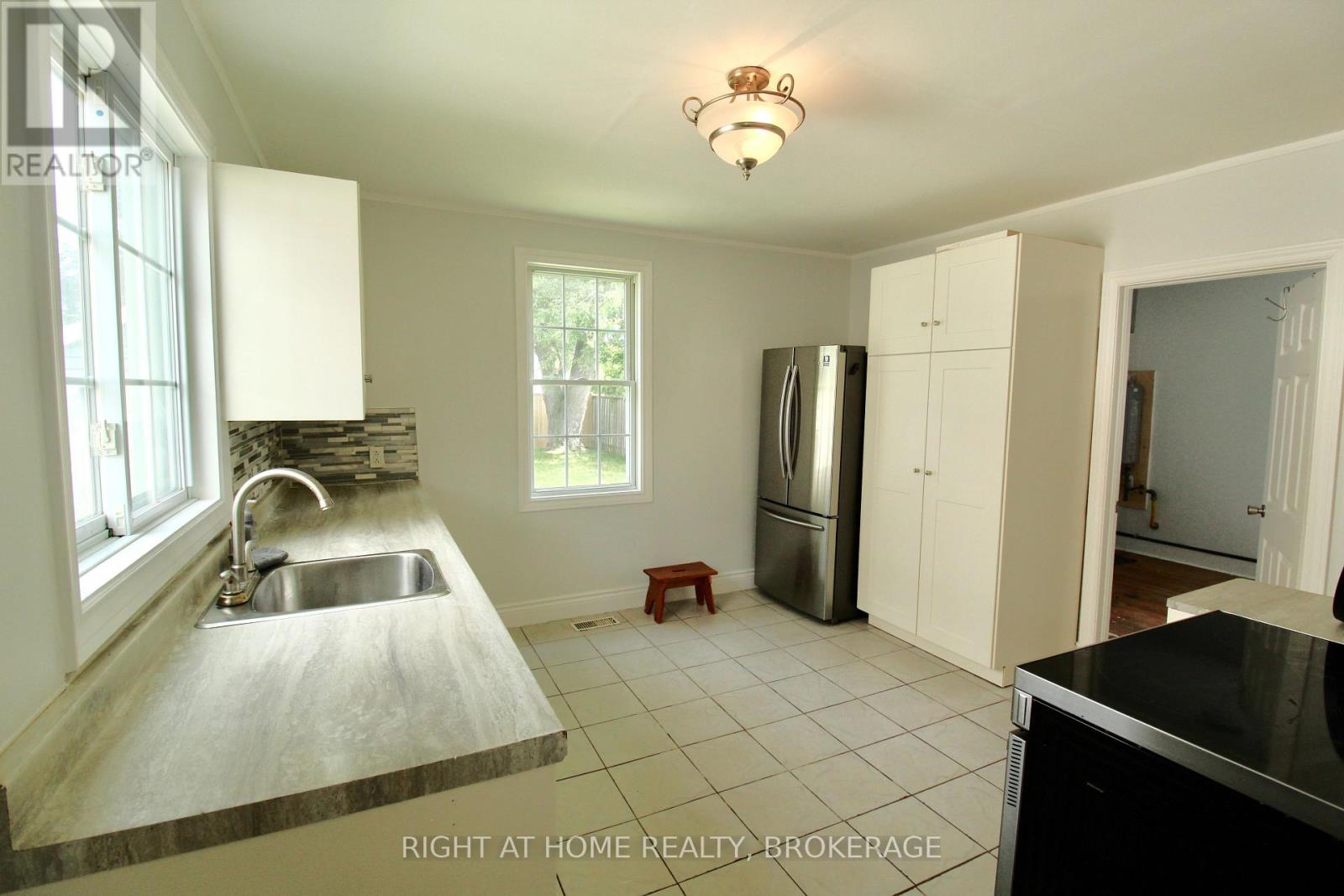 44 Cumming Street, St. Catharines, Ontario  L2S 1H9 - Photo 6 - X13522326