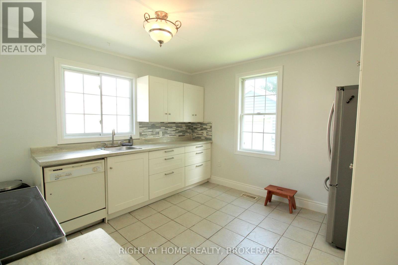 44 Cumming Street, St. Catharines, Ontario  L2S 1H9 - Photo 7 - X13522326