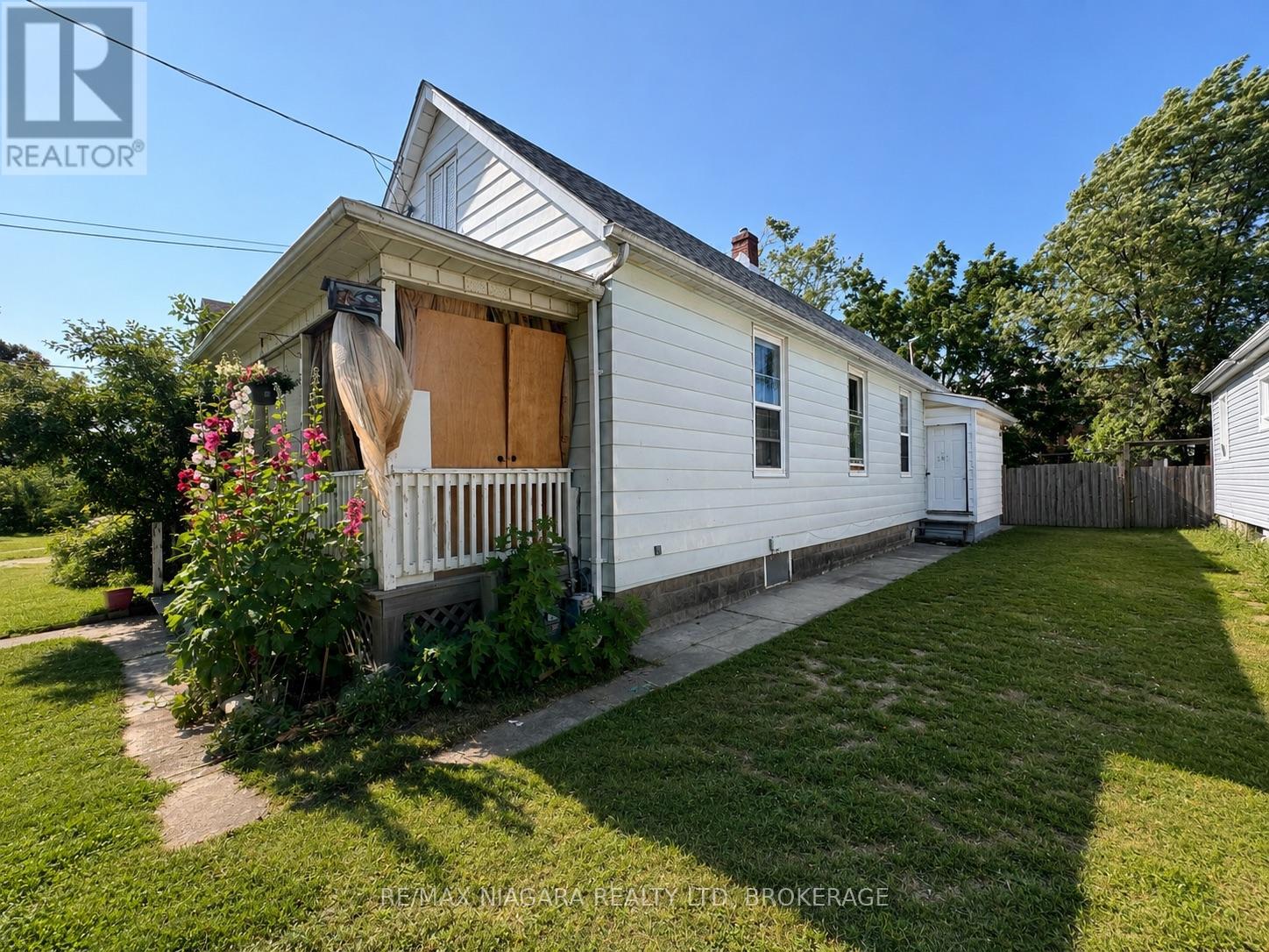 136 Regent Street, Welland, Ontario  L3B 4H8 - Photo 2 - X13524072