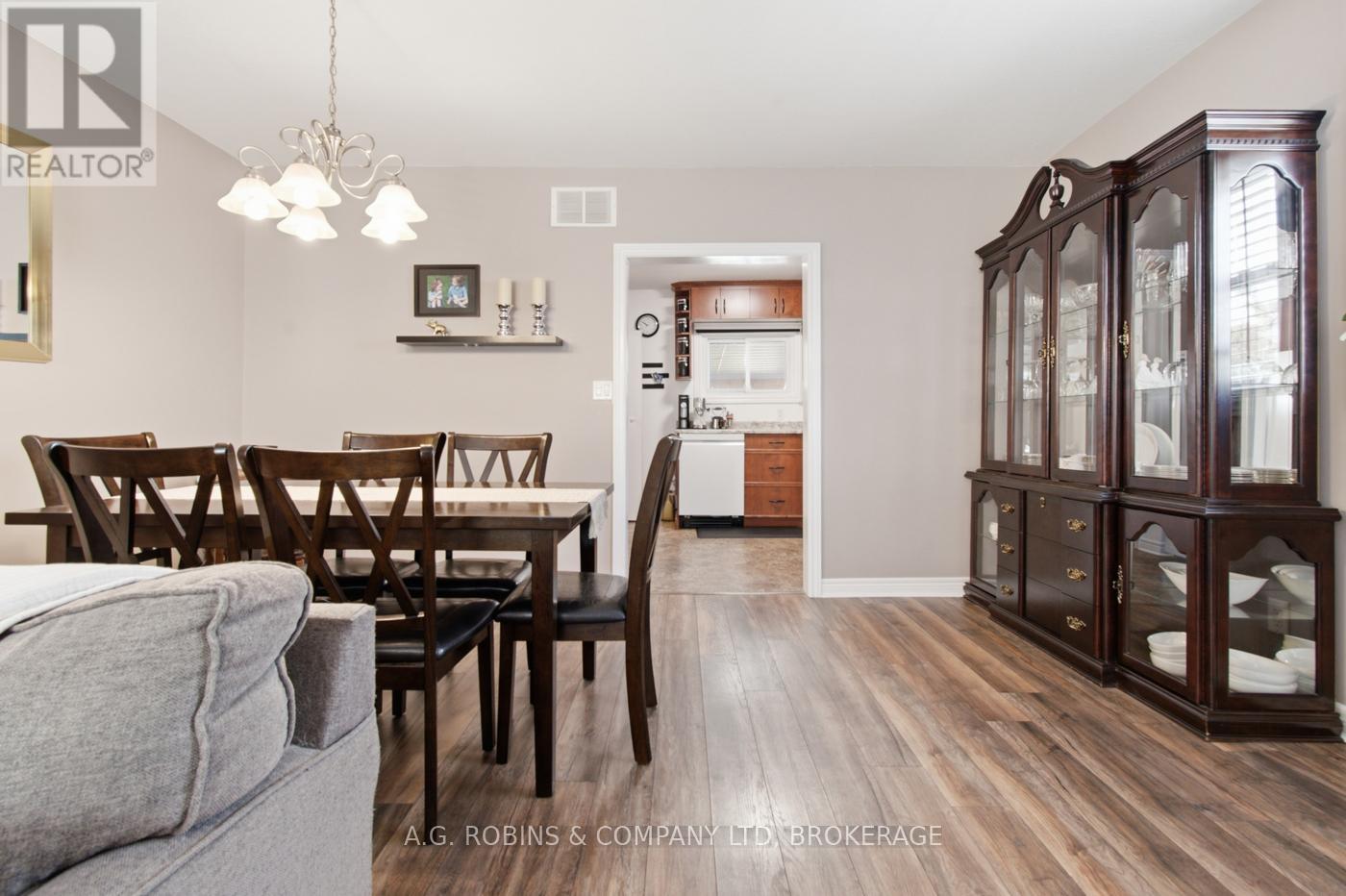 4 Clifford Avenue, Welland, Ontario  L3C 2G1 - Photo 11 - X13525352