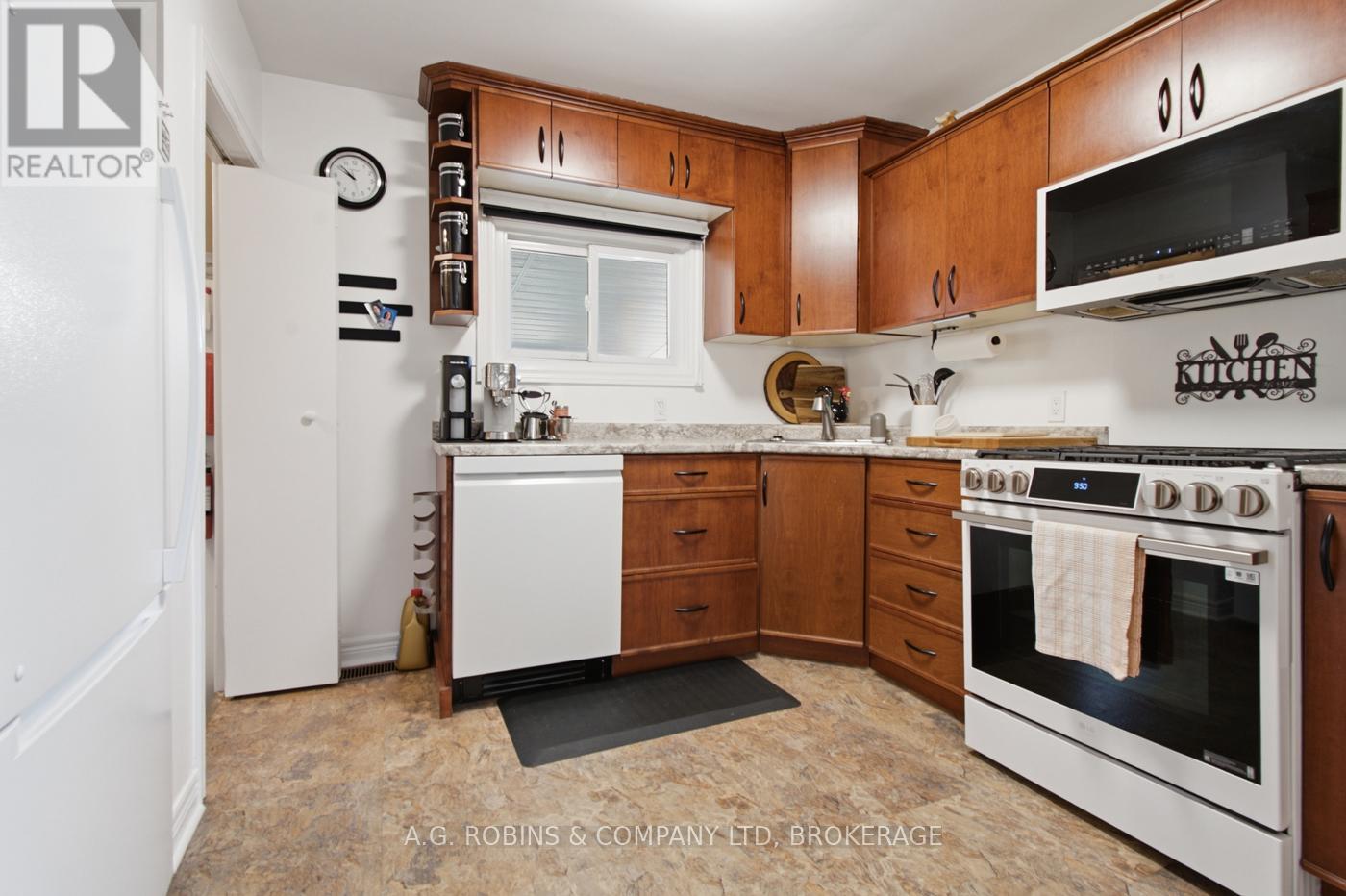 4 Clifford Avenue, Welland, Ontario  L3C 2G1 - Photo 12 - X13525352