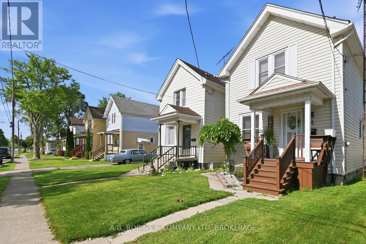 4 Clifford Avenue, Welland, Ontario  L3C 2G1 - Photo 2 - X13525352