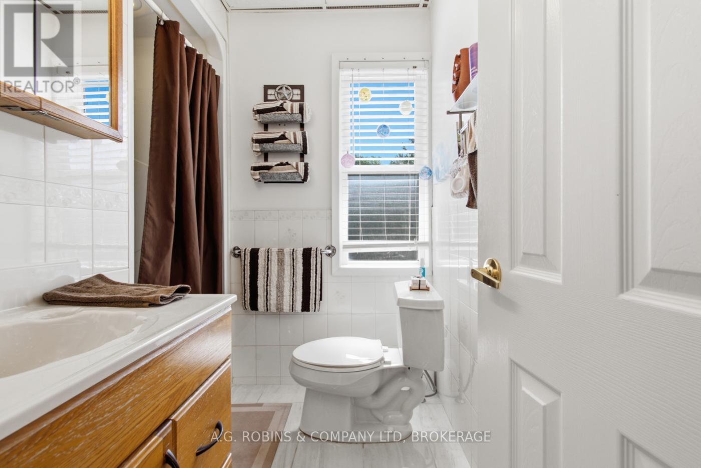 4 Clifford Avenue, Welland, Ontario  L3C 2G1 - Photo 20 - X13525352