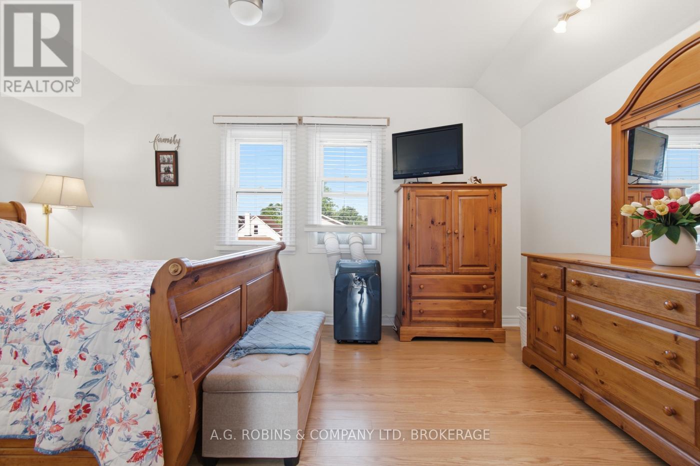 4 Clifford Avenue, Welland, Ontario  L3C 2G1 - Photo 22 - X13525352