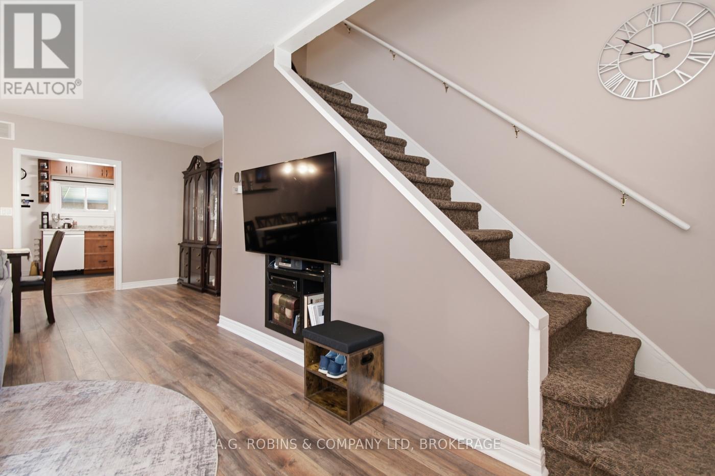 4 Clifford Avenue, Welland, Ontario  L3C 2G1 - Photo 4 - X13525352