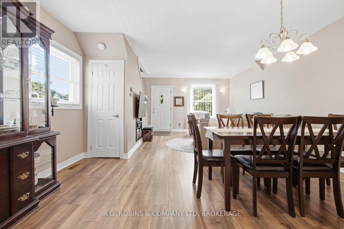 4 Clifford Avenue, Welland, Ontario  L3C 2G1 - Photo 6 - X13525352