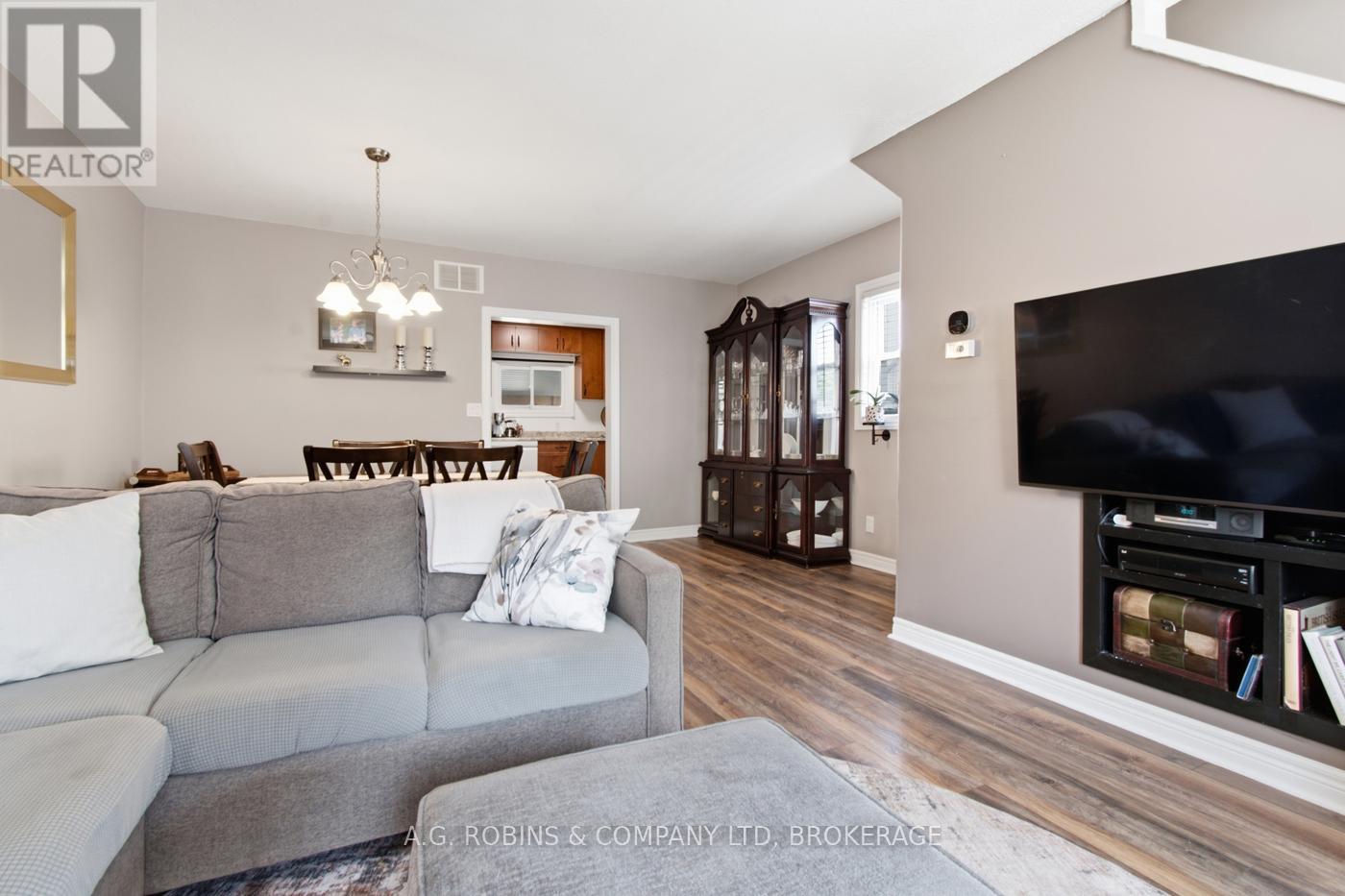 4 Clifford Avenue, Welland, Ontario  L3C 2G1 - Photo 8 - X13525352