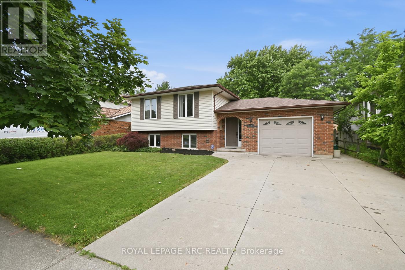 12 HARVEST OAK DRIVE, St. Catharines, Ontario