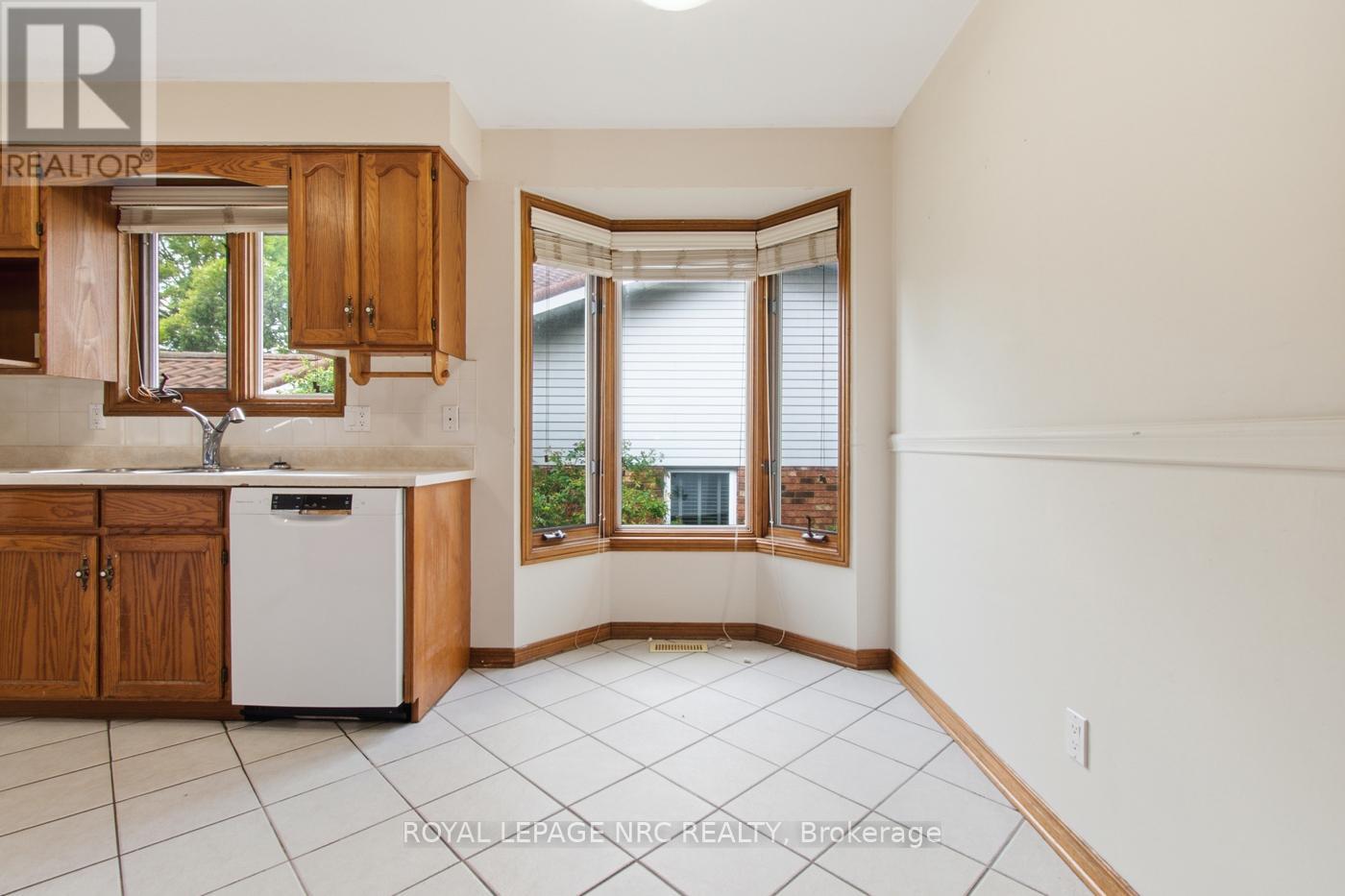 12 Harvest Oak Drive, St. Catharines, Ontario  L2S 3H5 - Photo 10 - X13525424