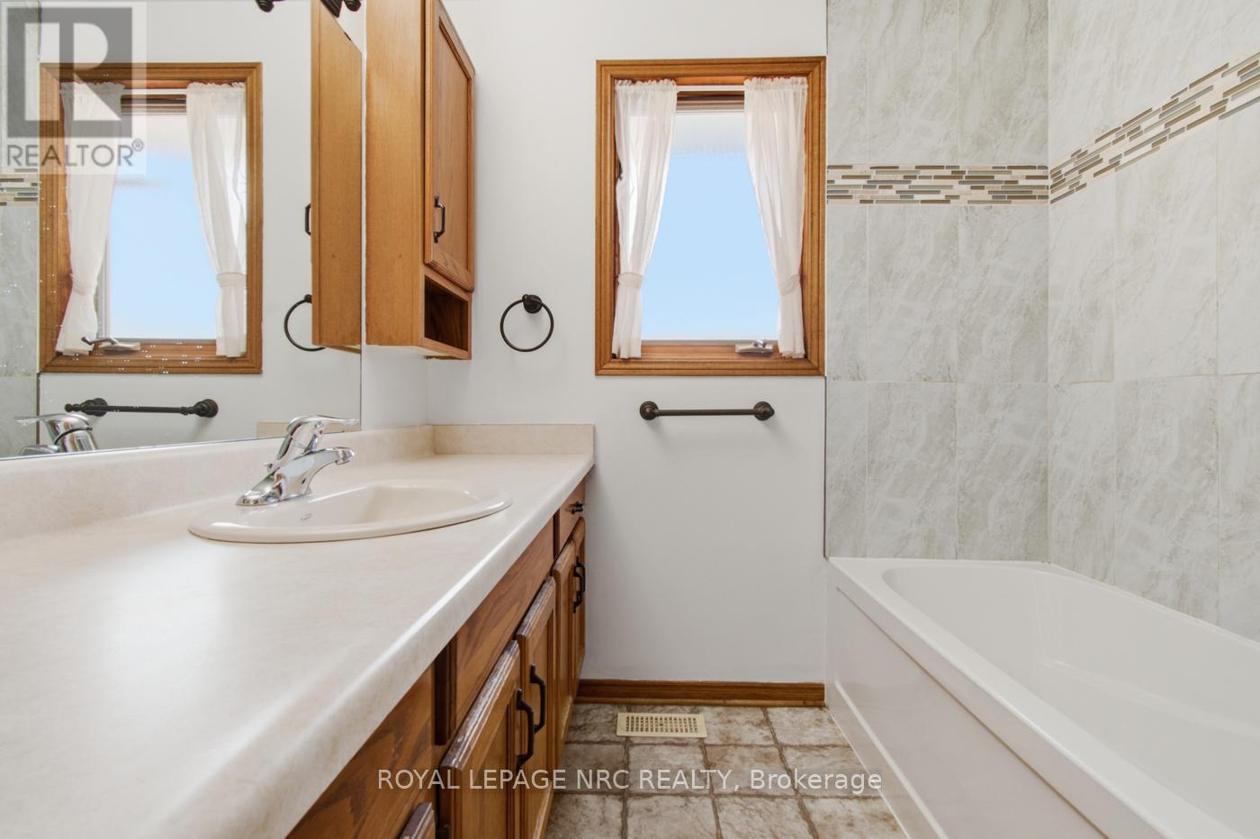 12 Harvest Oak Drive, St. Catharines, Ontario  L2S 3H5 - Photo 15 - X13525424