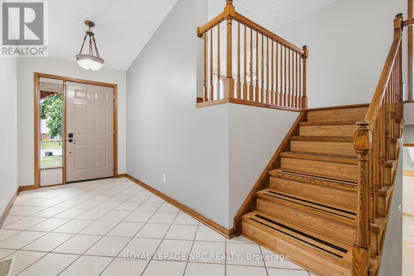 12 Harvest Oak Drive, St. Catharines, Ontario  L2S 3H5 - Photo 4 - X13525424