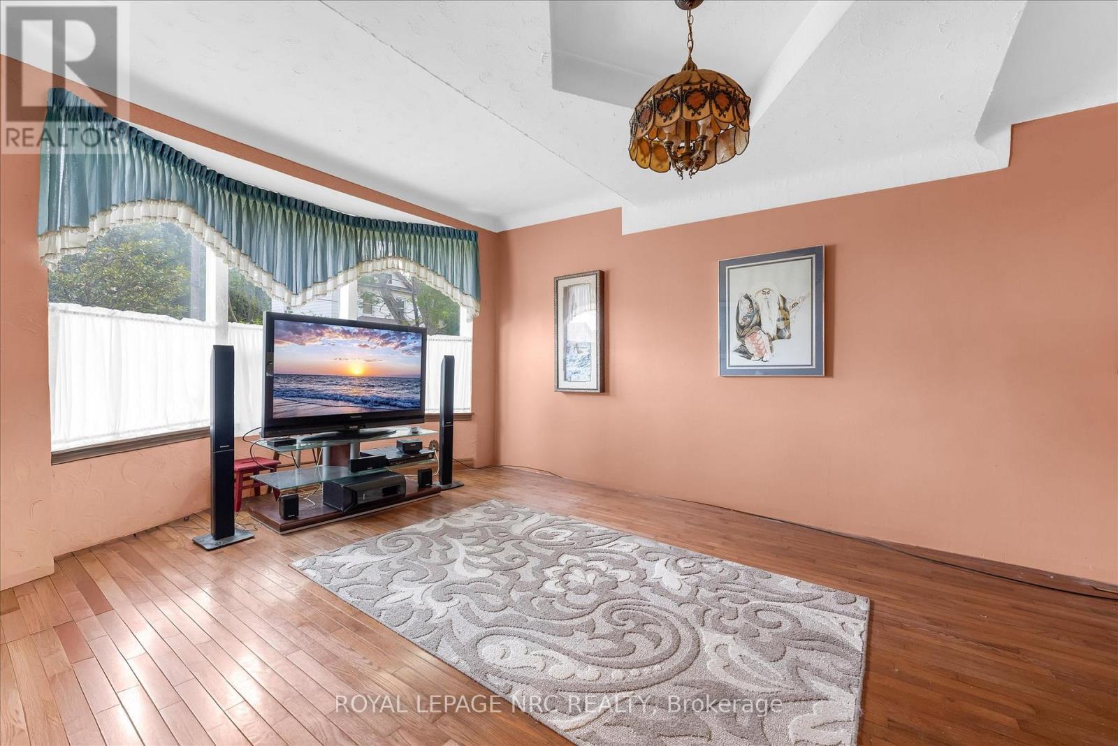 4271 Elgin Street, Niagara Falls, Ontario  L2E 2X7 - Photo 11 - X13526352