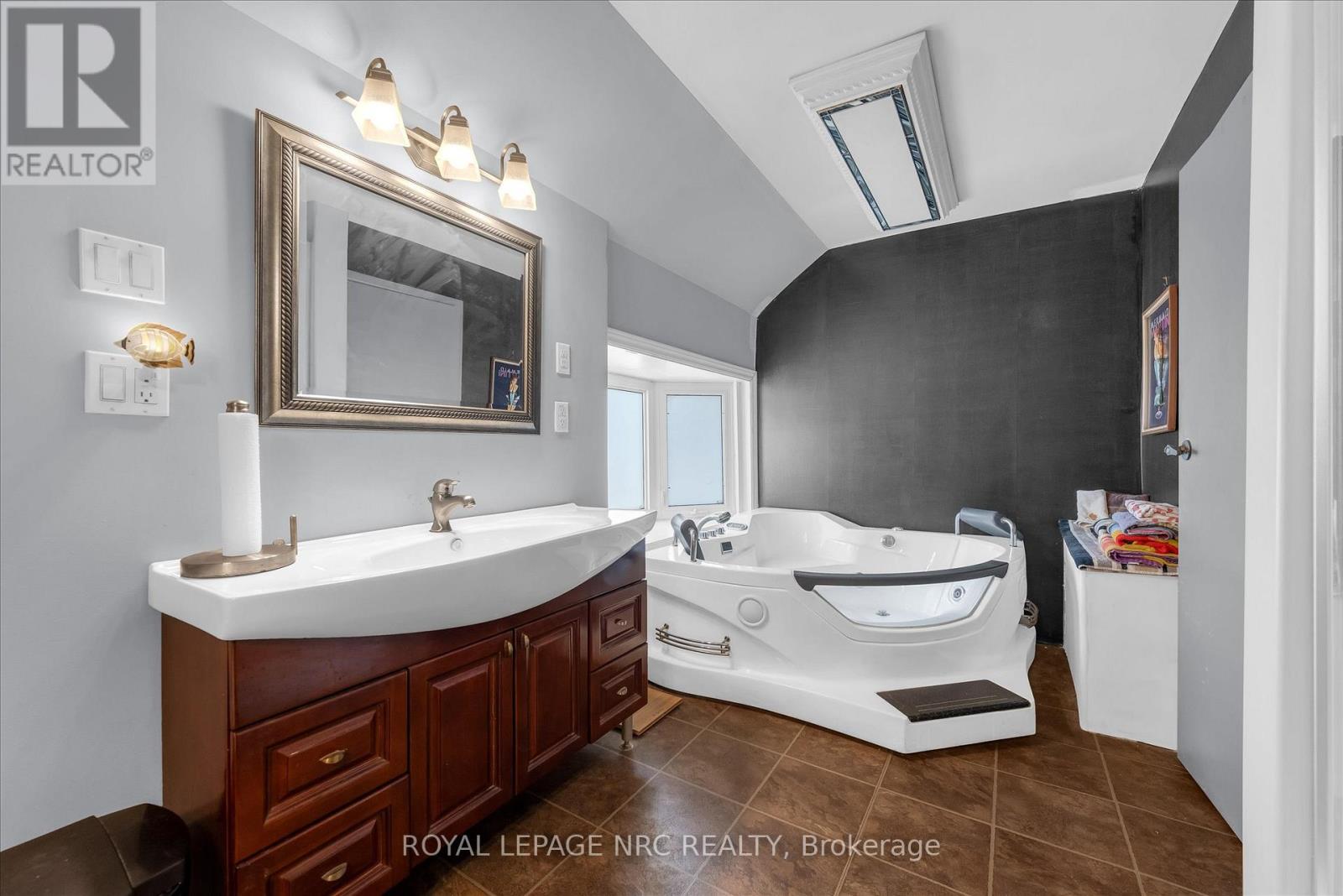 4271 Elgin Street, Niagara Falls, Ontario  L2E 2X7 - Photo 23 - X13526352