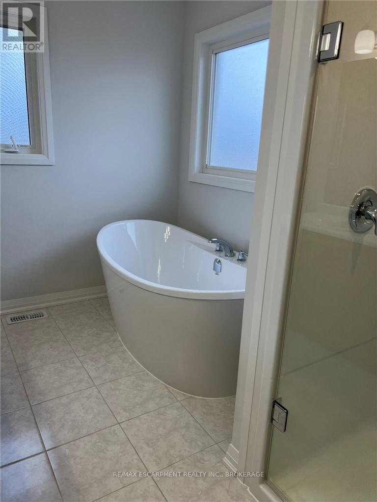 45 Bur Oak Drive, Thorold, Ontario  L2V 0L9 - Photo 19 - X13526778