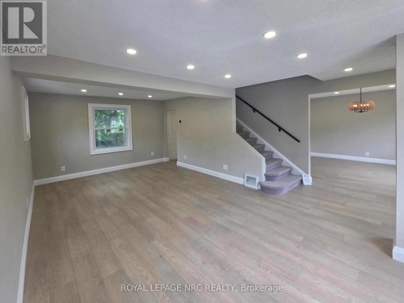 6486 Culp Street, Niagara Falls, Ontario  L2G 2C1 - Photo 2 - X13527280