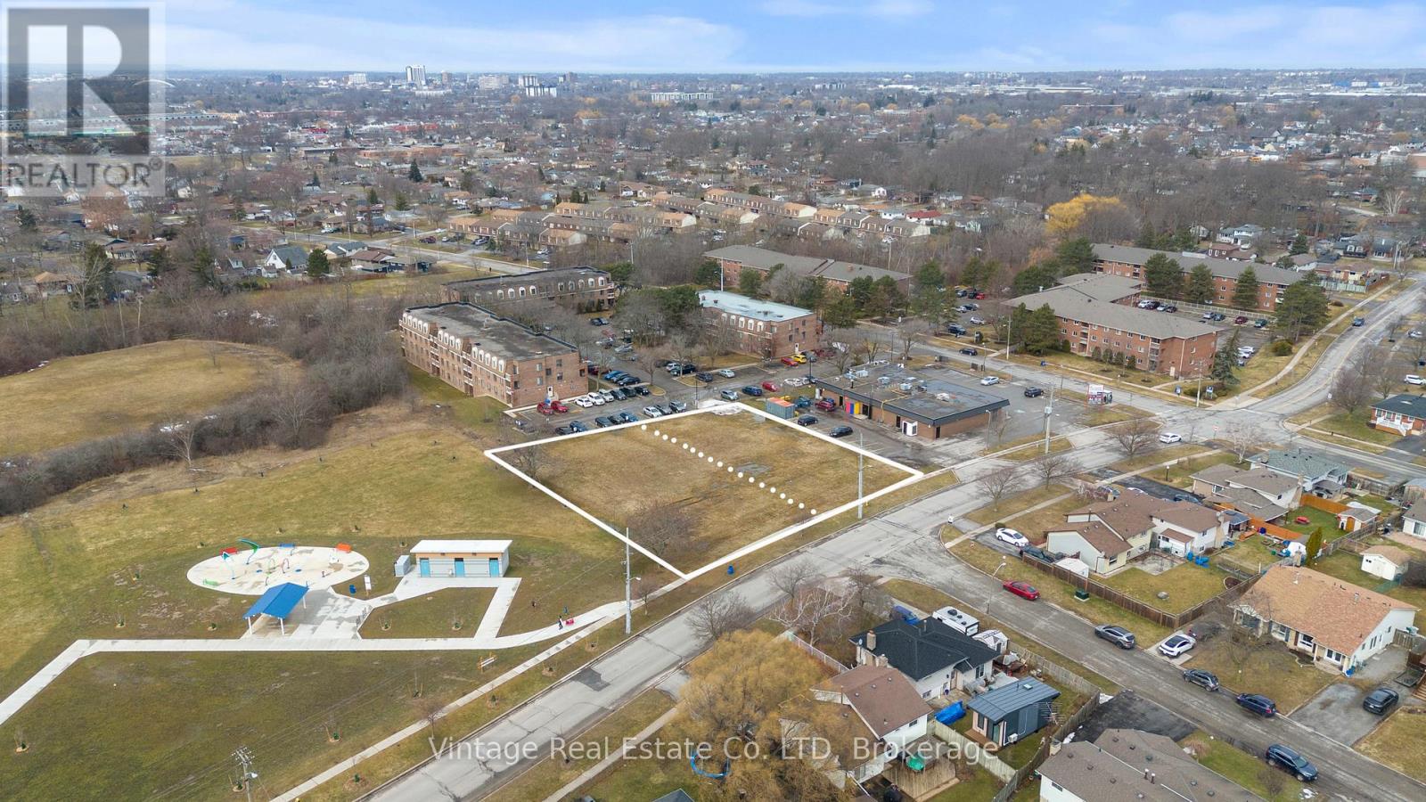 118 Woodrow Street, St. Catharines, Ontario  L2P 3S3 - Photo 4 - X13527466