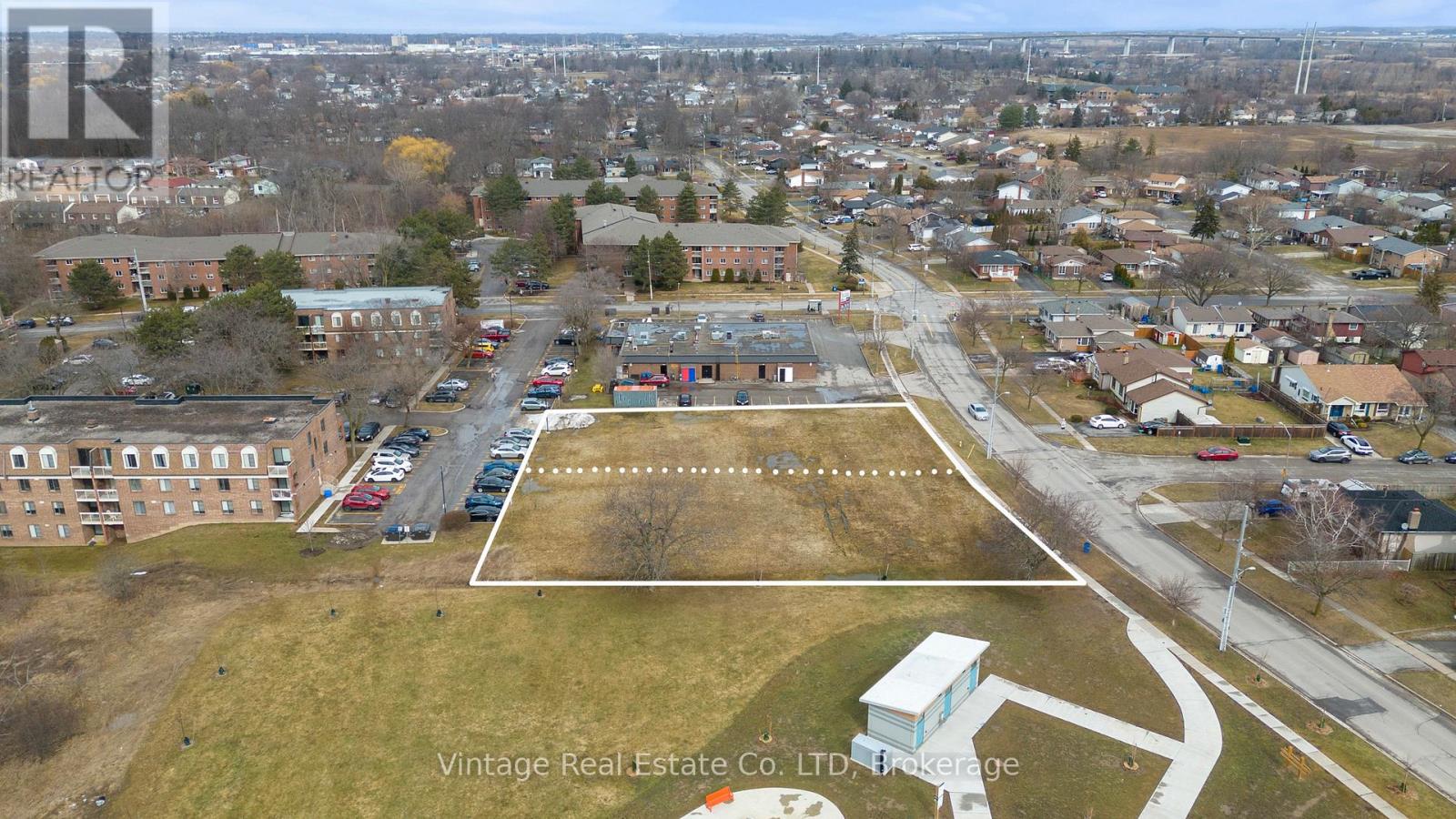 118 Woodrow Street, St. Catharines, Ontario  L2P 3S3 - Photo 5 - X13527466
