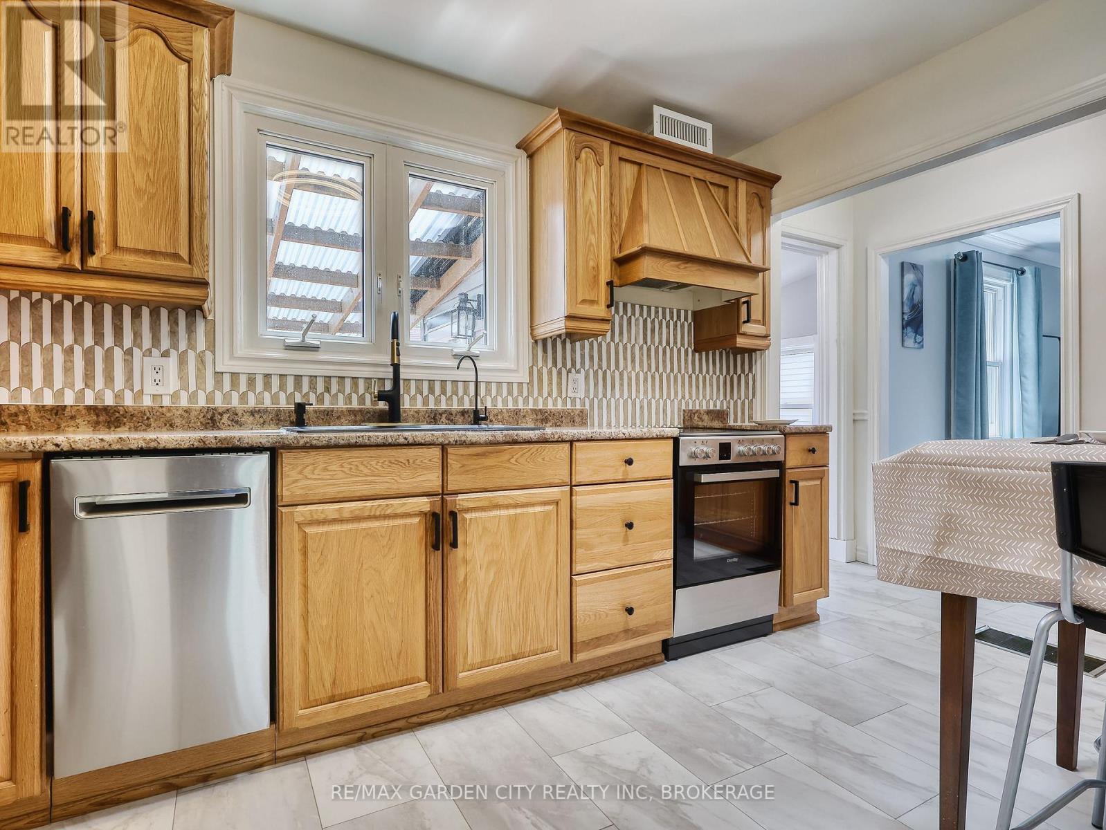 84 Lincoln Avenue, St. Catharines, Ontario  L2P 2C9 - Photo 10 - X13527480