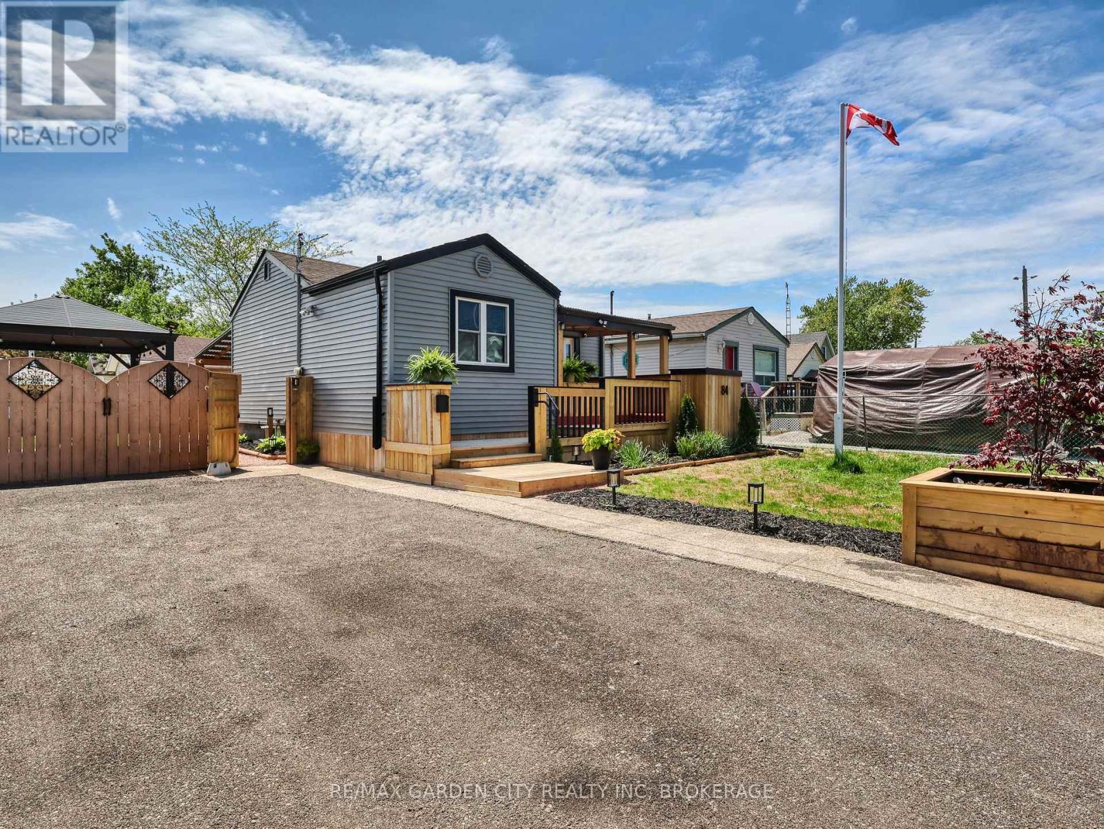 84 Lincoln Avenue, St. Catharines, Ontario  L2P 2C9 - Photo 3 - X13527480